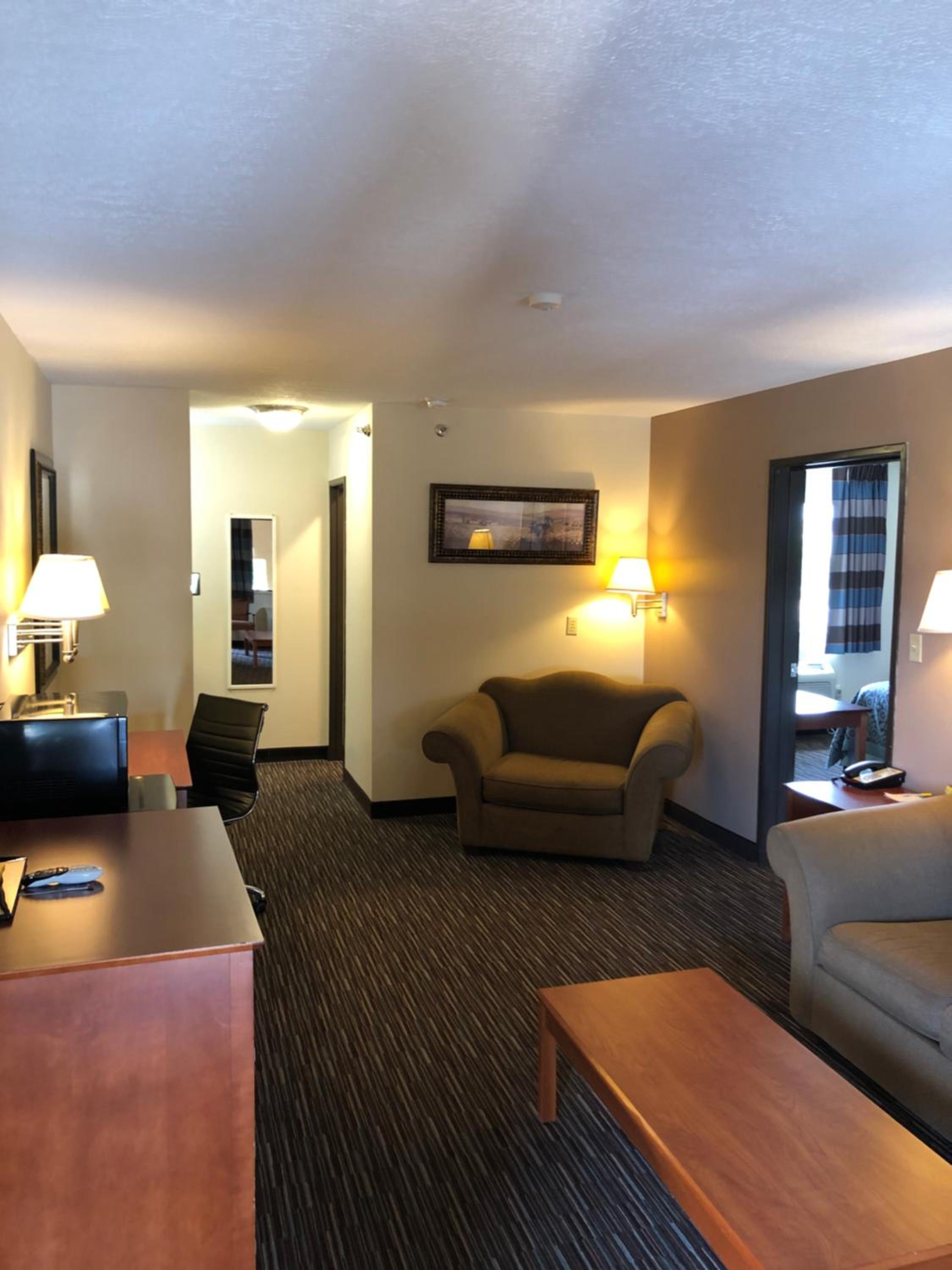 One-Bedroom King Suite - Non-Smoking - Photo 4