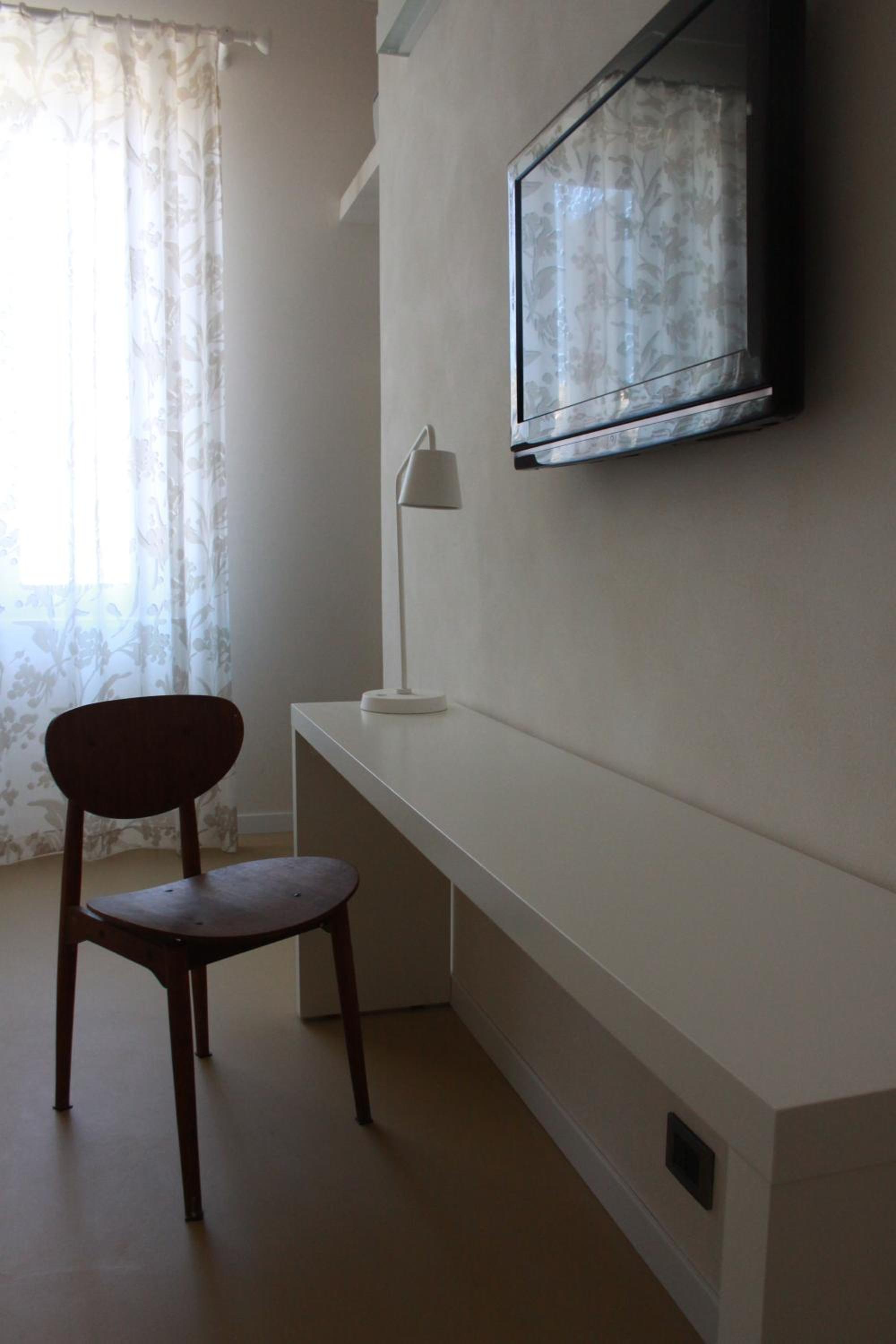 Double or Twin Room - Photo 6