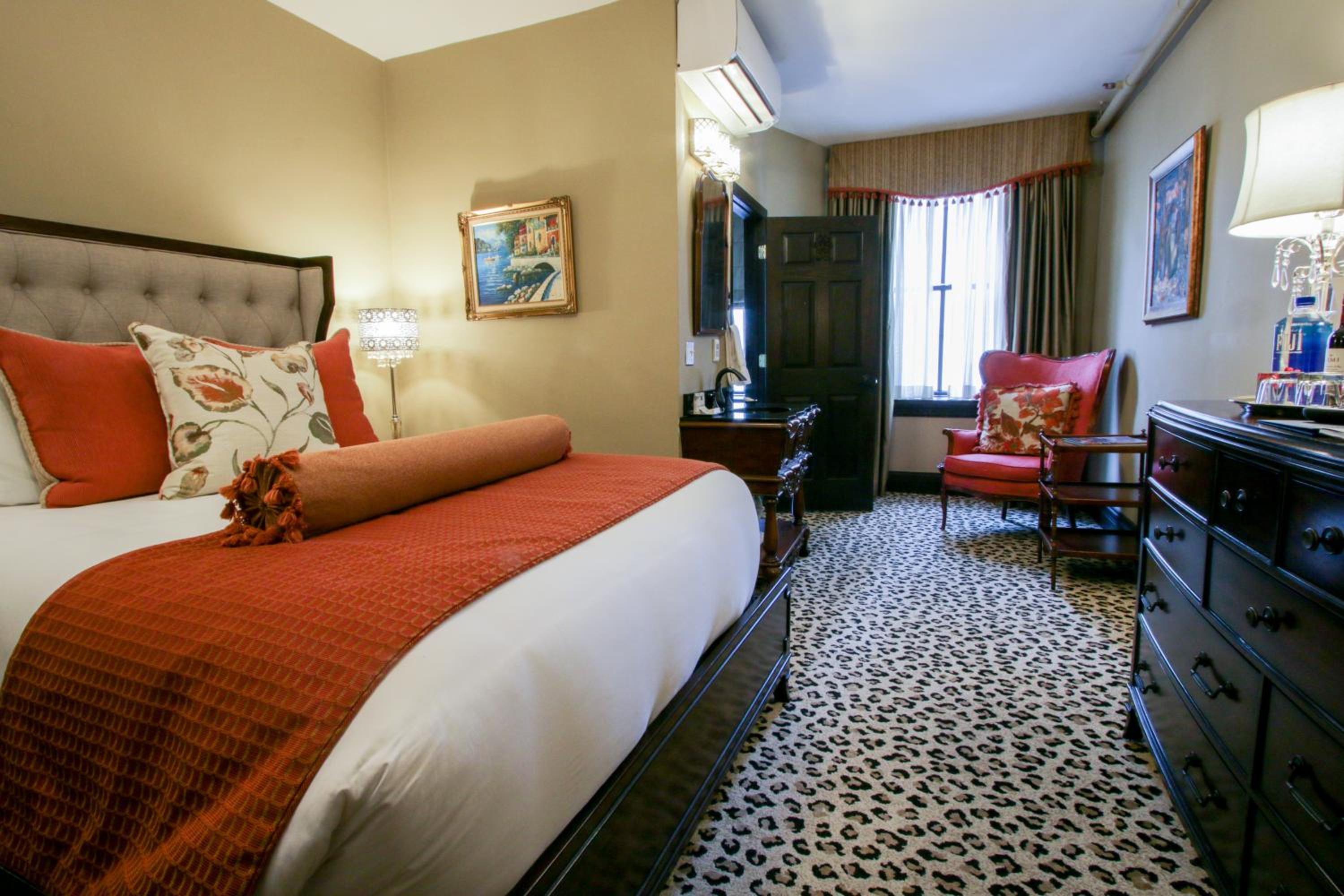 Luxury Queen Suite photo 1