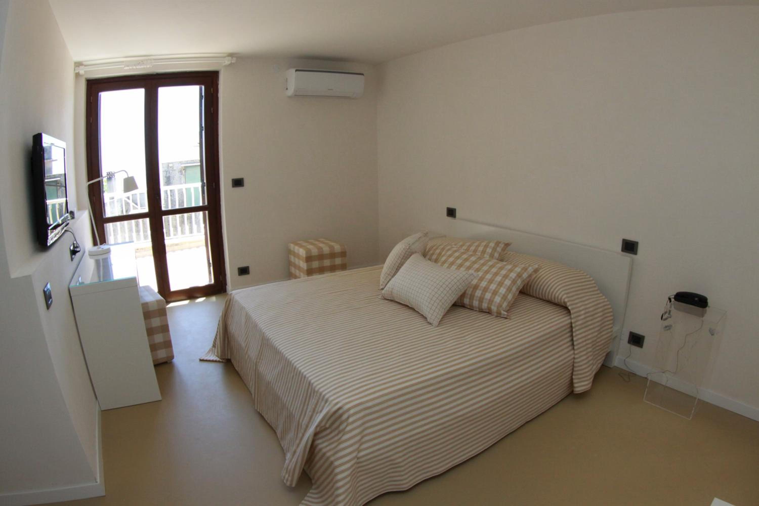 Double or Twin Room - Photo 15