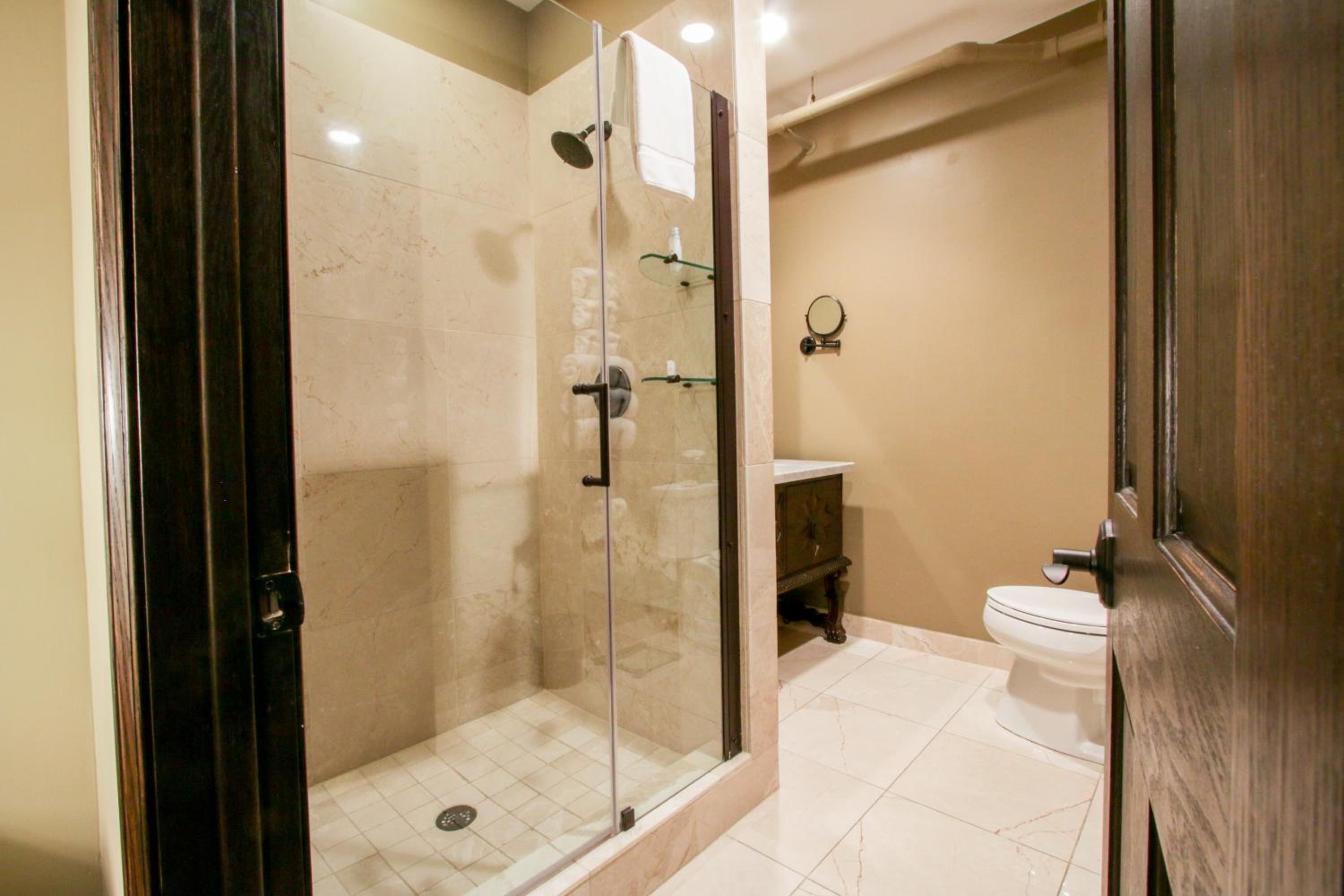 Luxury Queen Suite photo 2