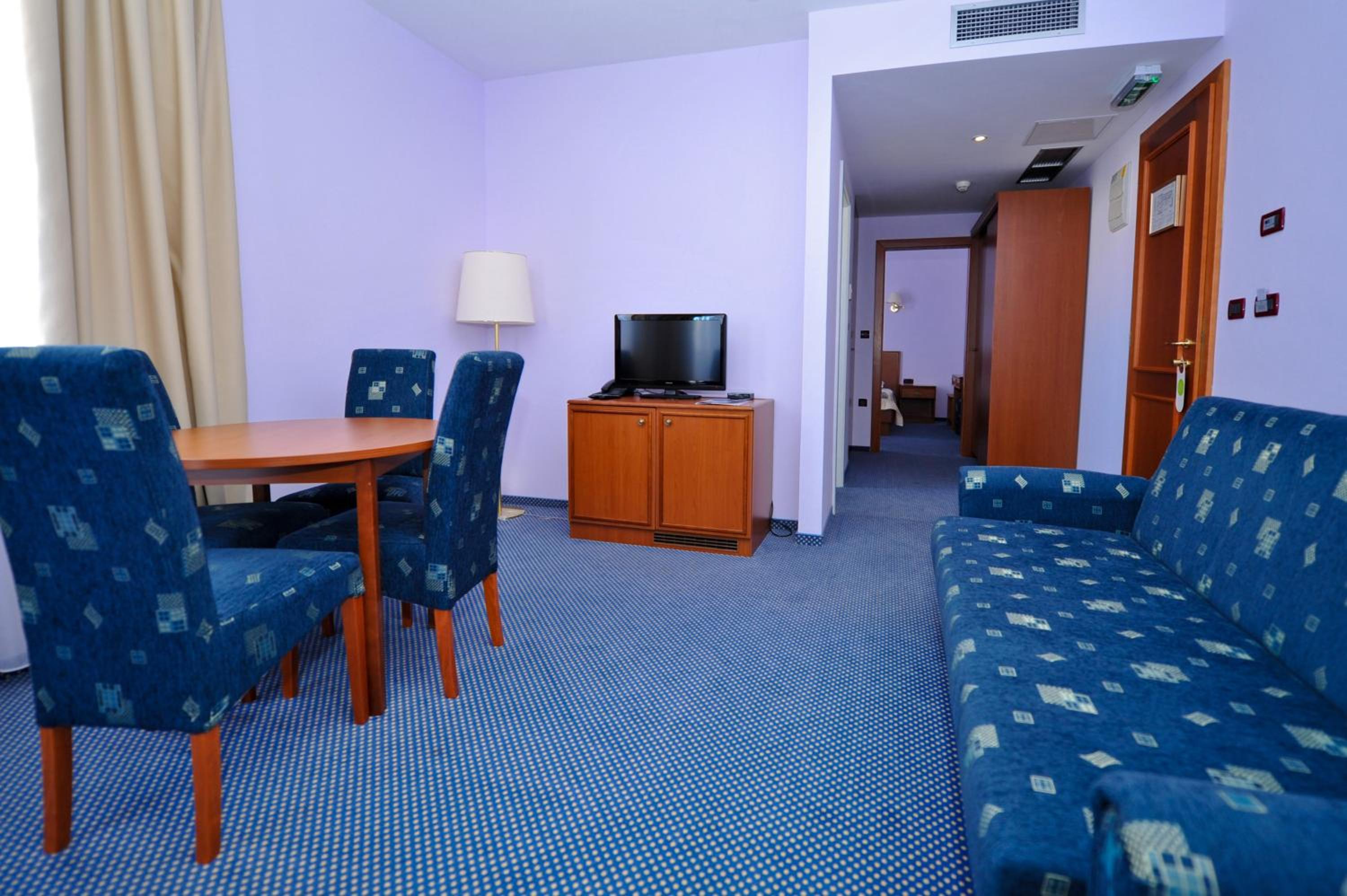 Two-Bedroom Suite with Sea View (3 Adults)  photo 1