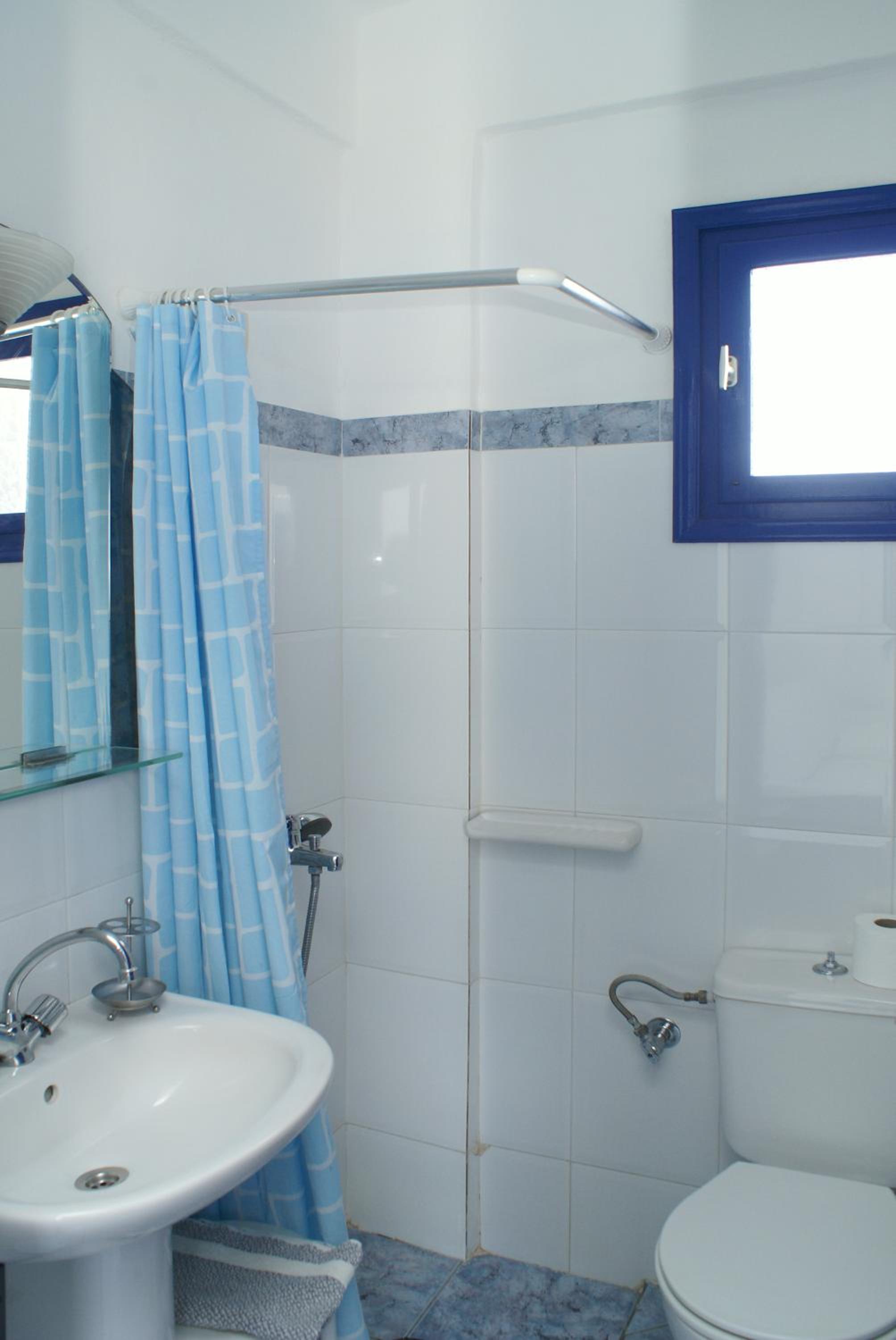 Studio (2 Adults) - Photo 2