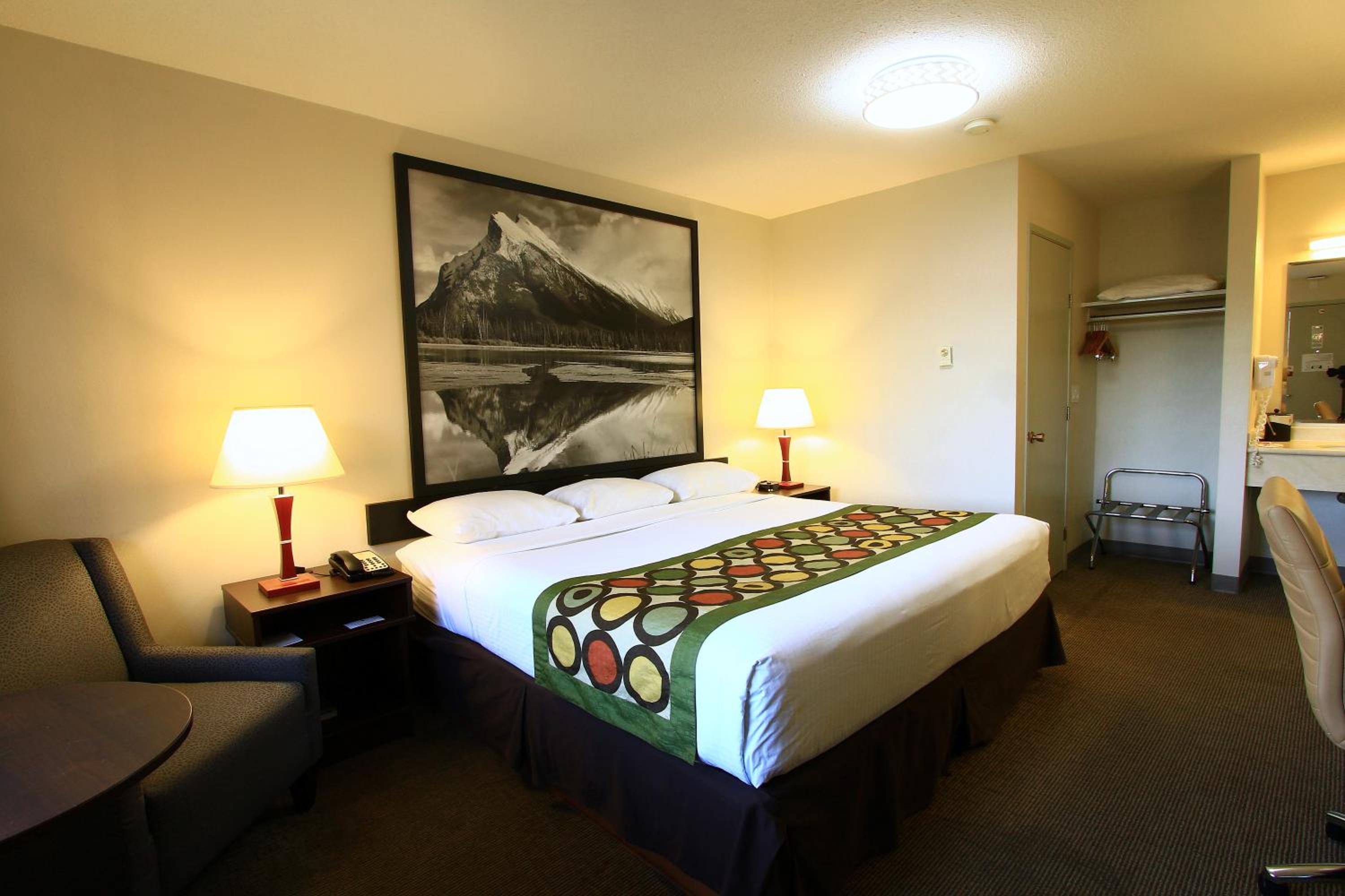 King Room - Non-Smoking - Photo 1