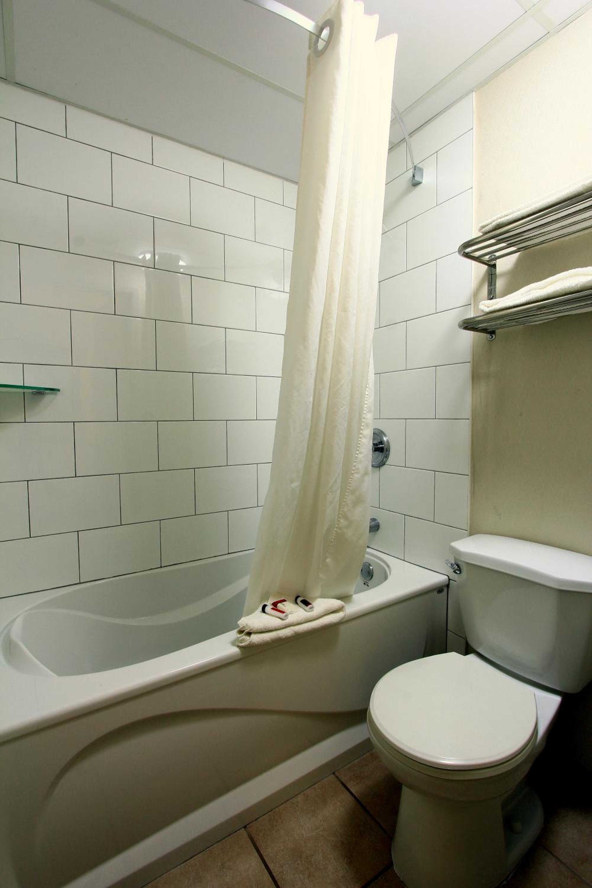Double Room with Two Double Beds - Non-Smoking - Photo 5