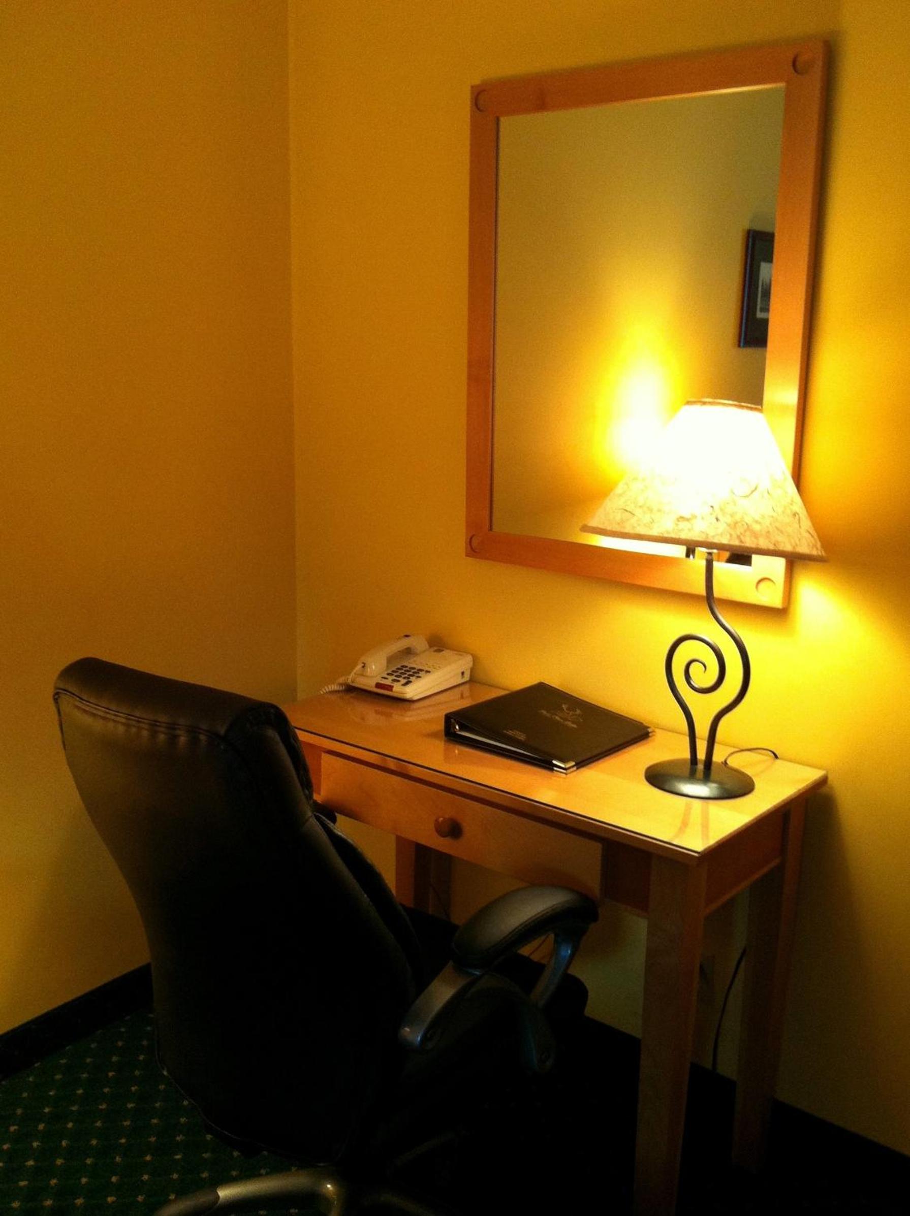 Junior Studio with King Bed - Non Pet Friendly photo 3