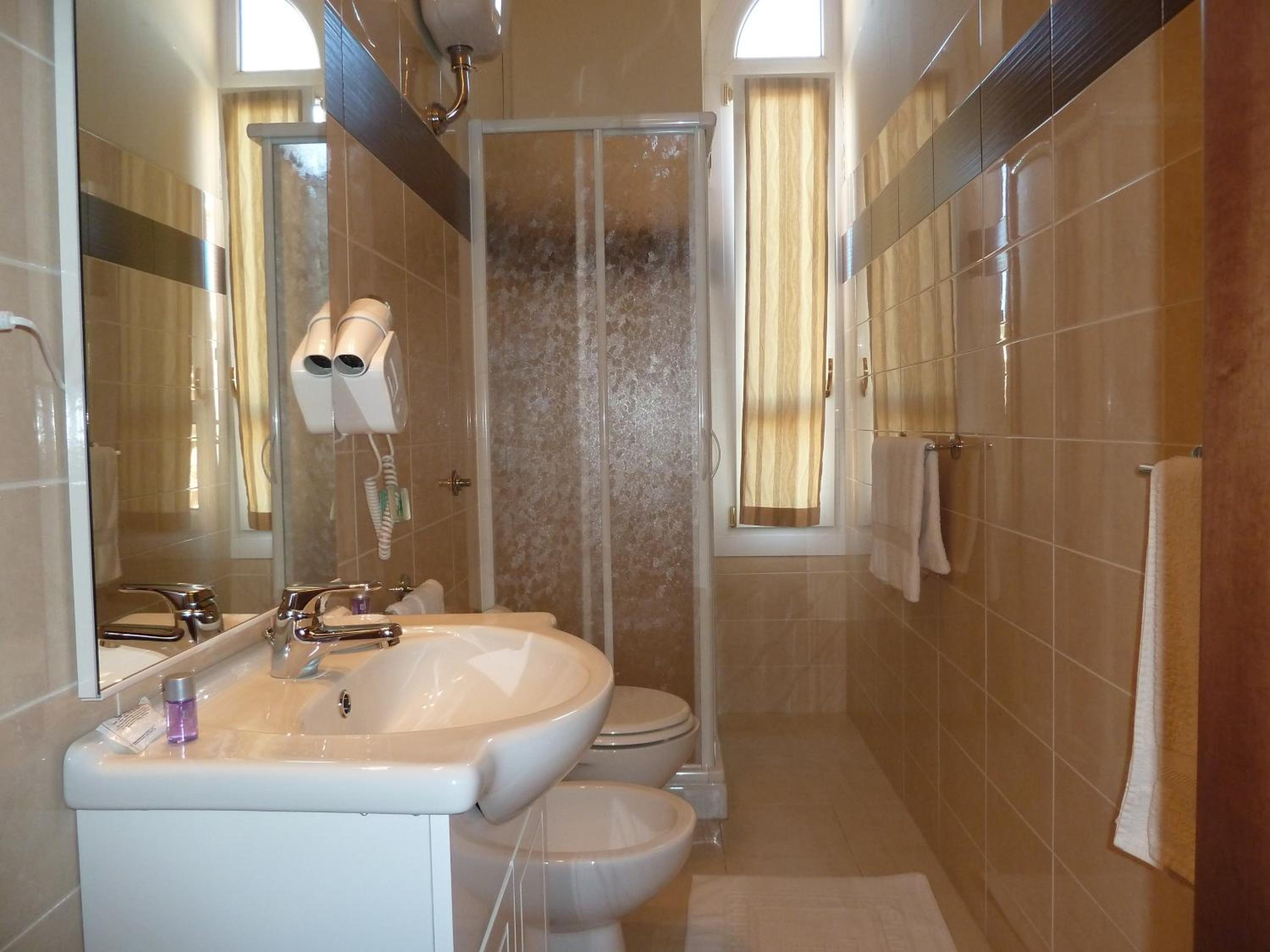 Double or Twin Room - Photo 2