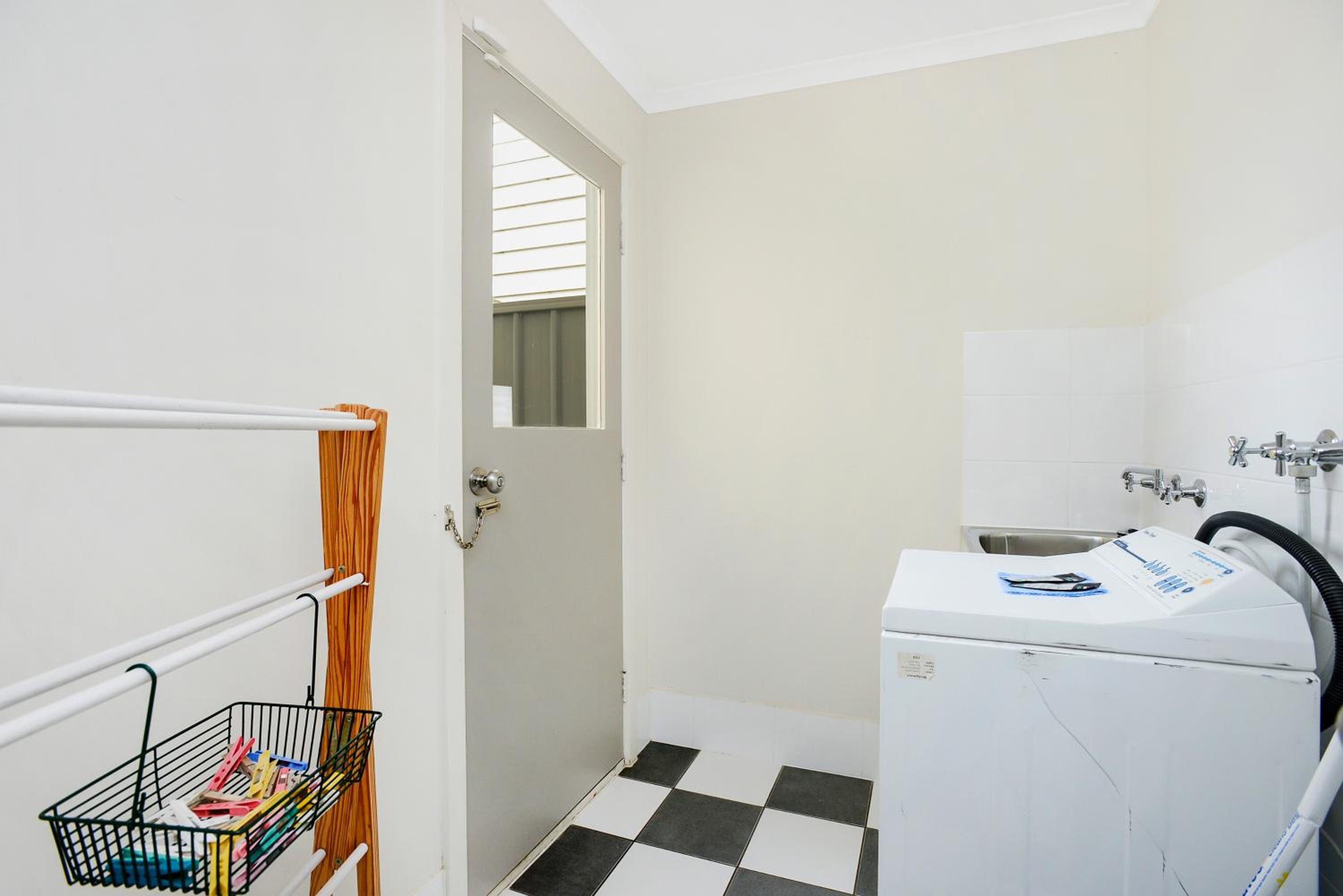 Four-Bedroom House photo 2