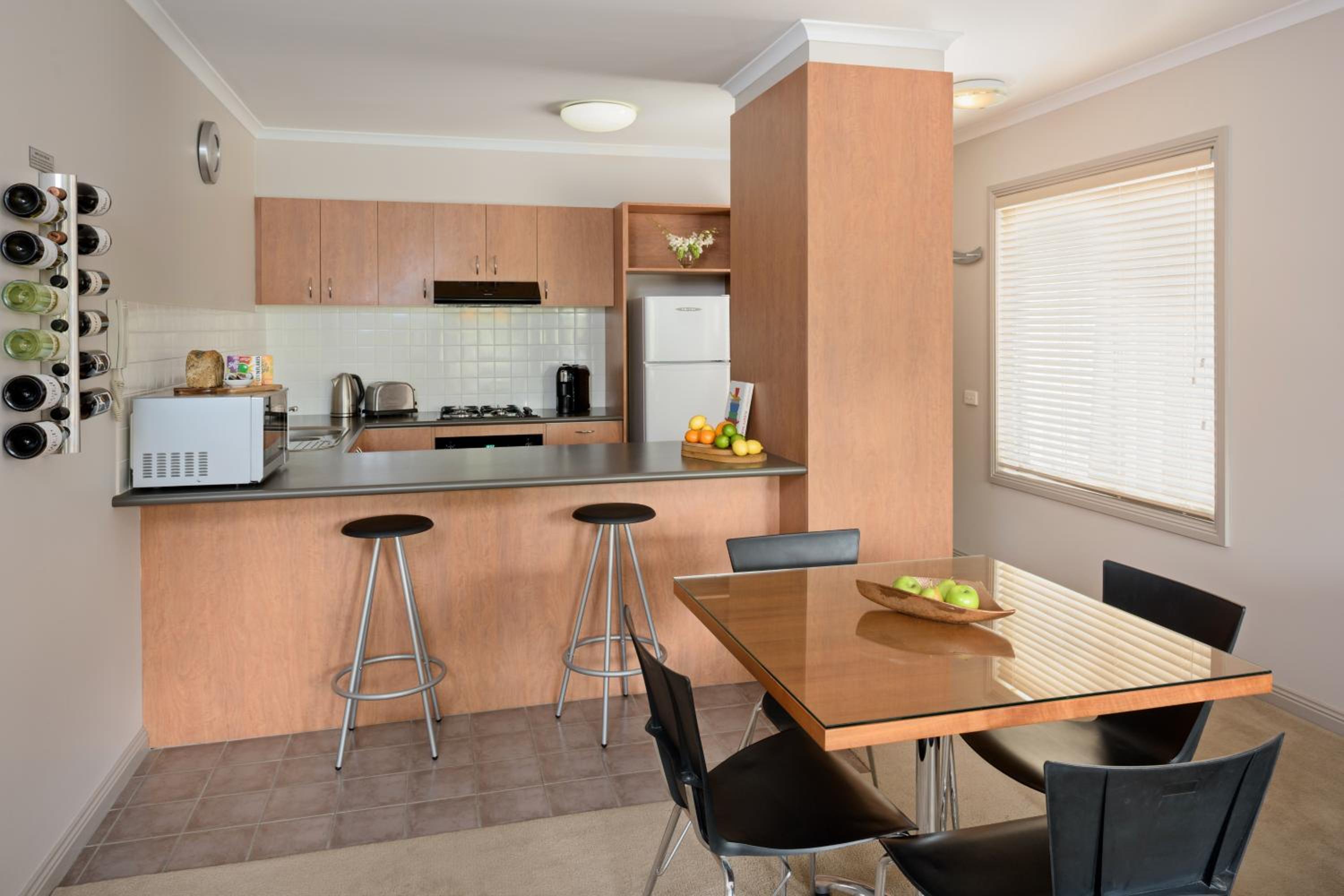 Executive One-Bedroom Apartment - Photo 10