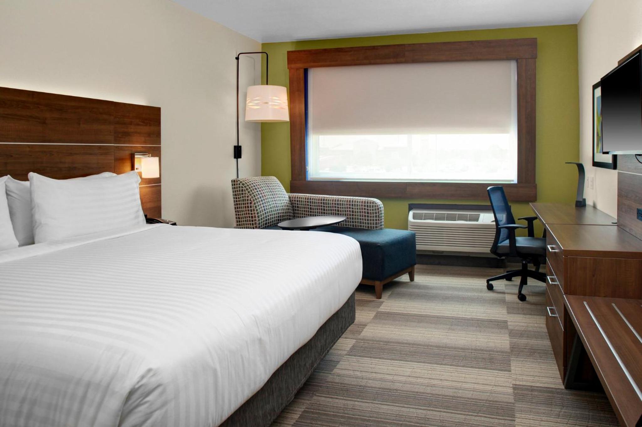 King Suite - Hearing Accessible/Non-Smoking
