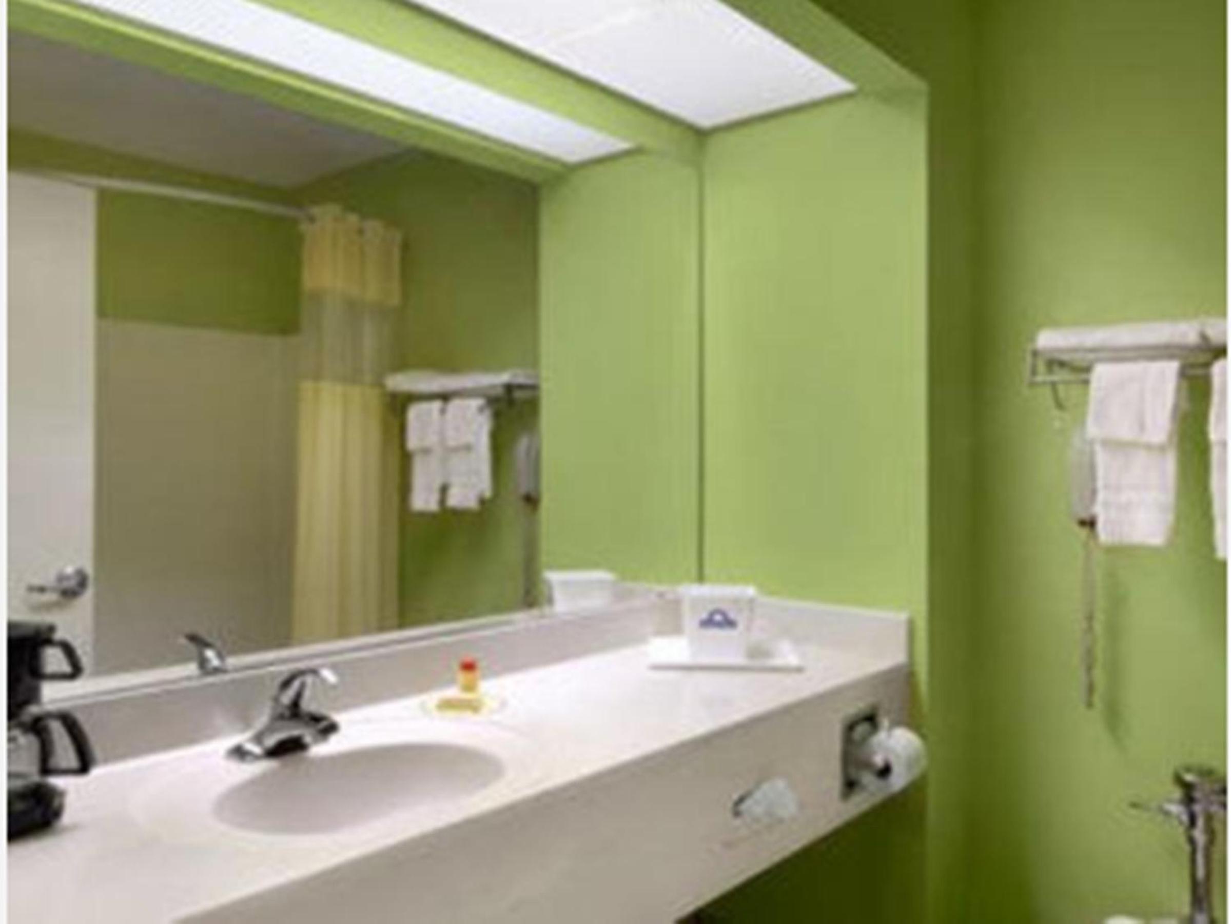 King Room - Disability Access/Non-Smoking - Photo 5