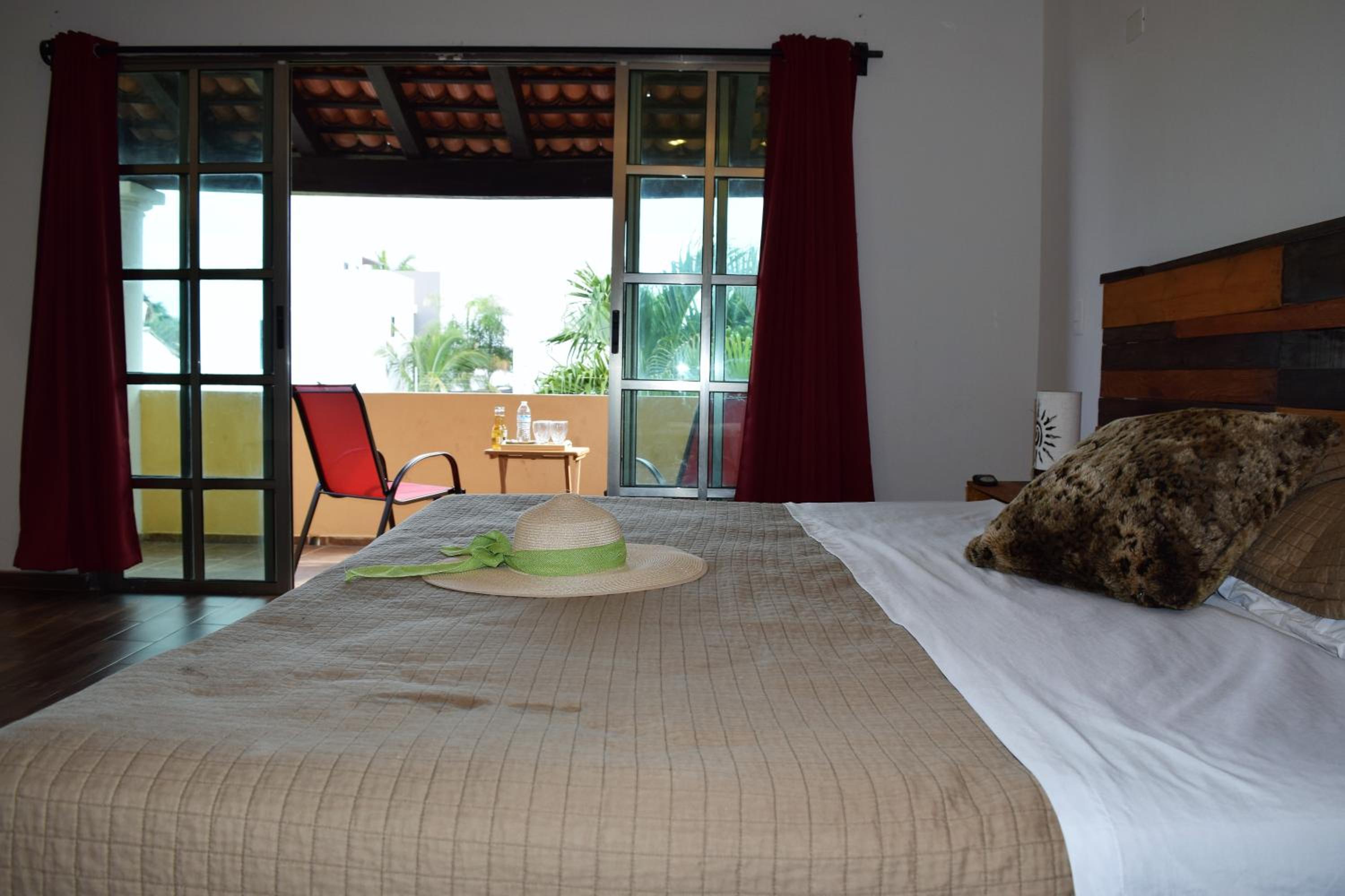 Queen Suite with Pool View