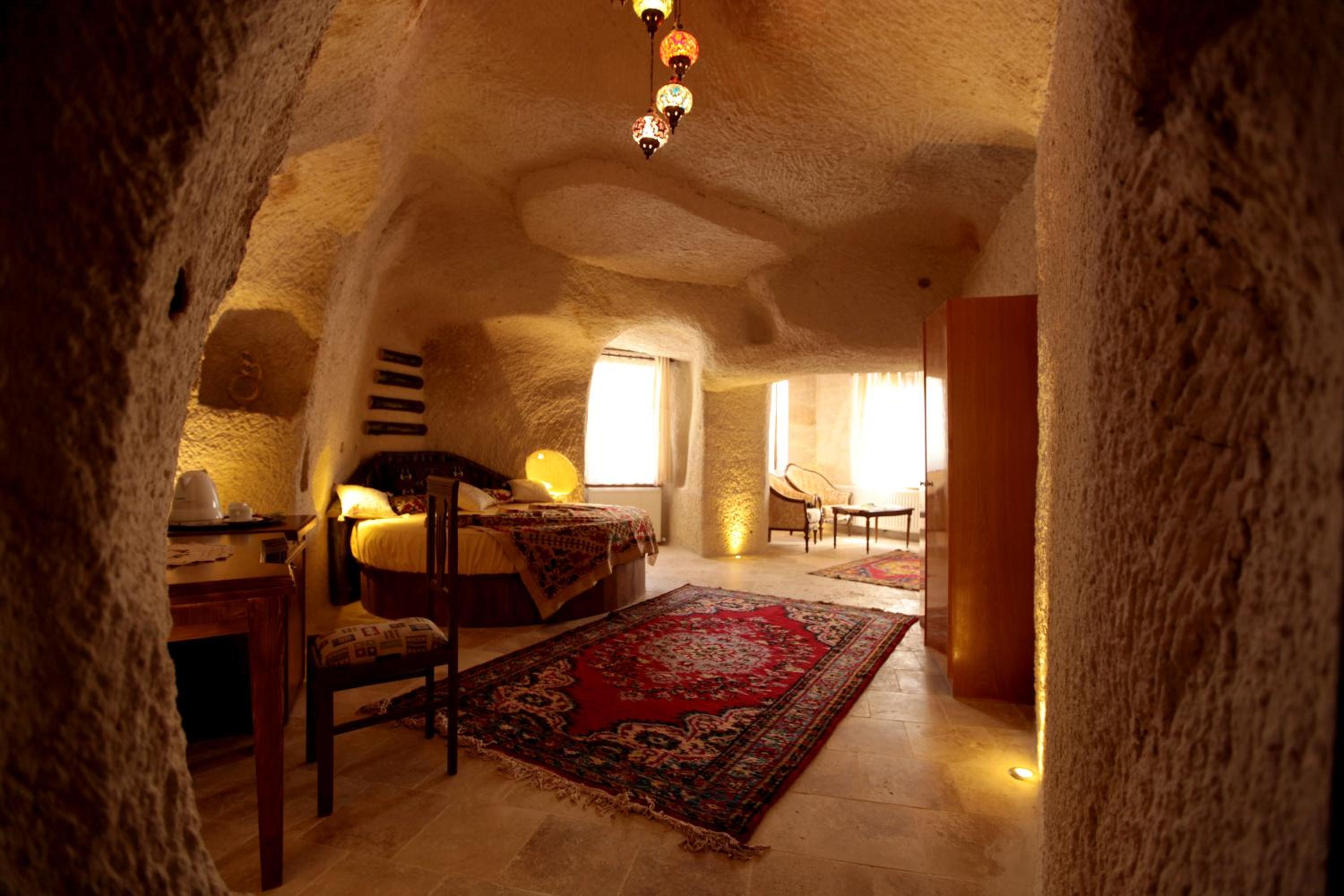 Deluxe Cave Room