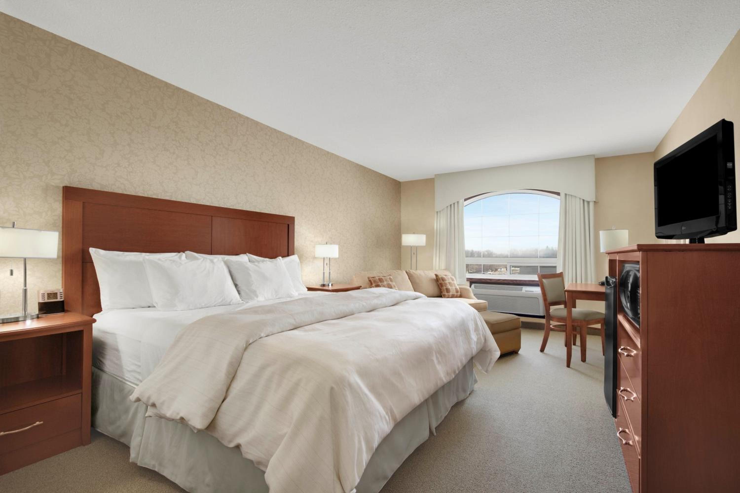 King Room - Non-Smoking - Photo 4