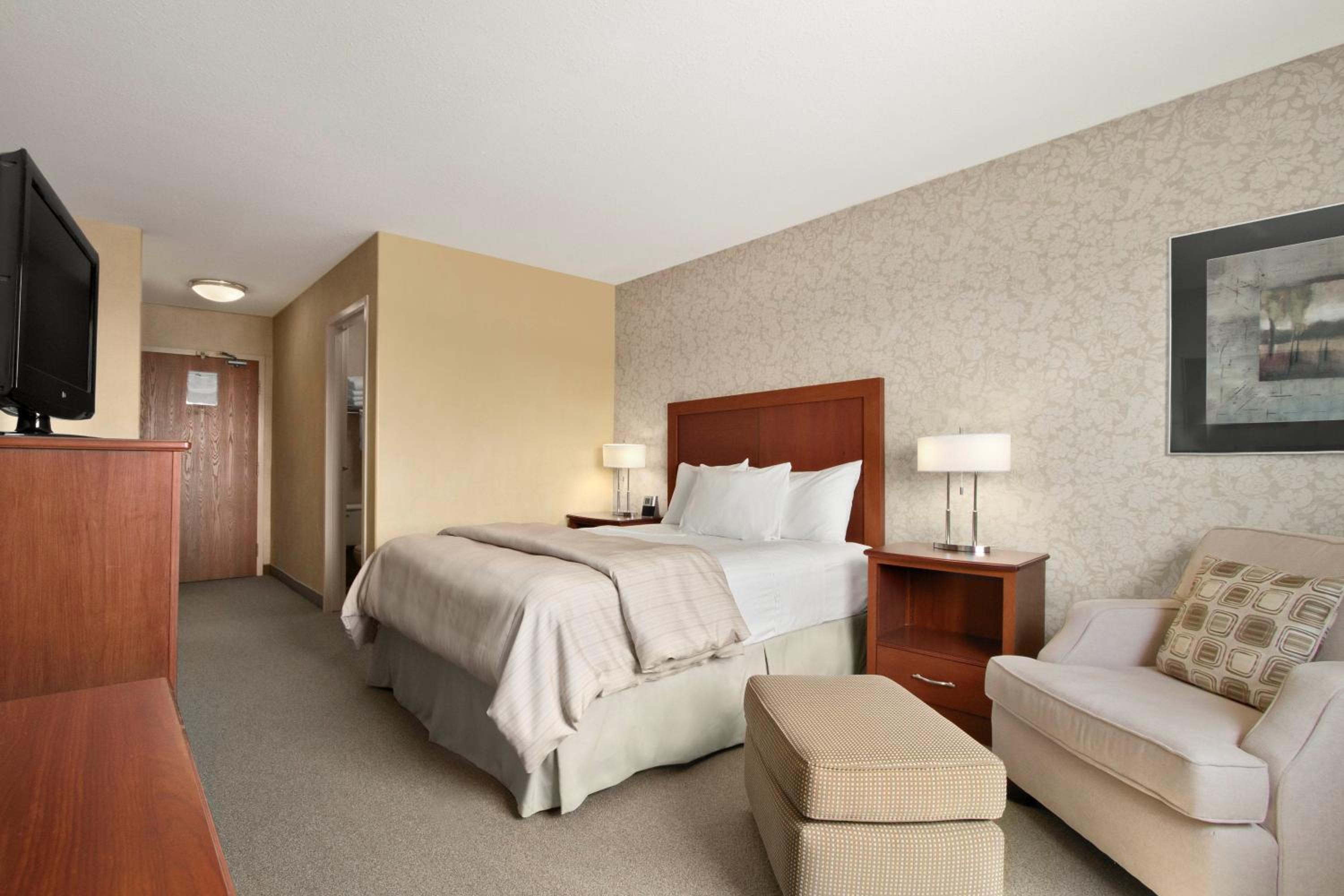 Queen Room - Mobility Access/Non-Smoking - Photo 1