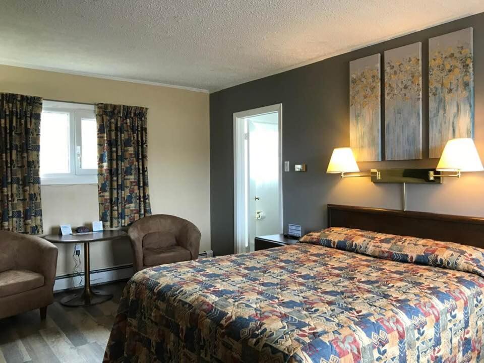Queen Room - Photo 5