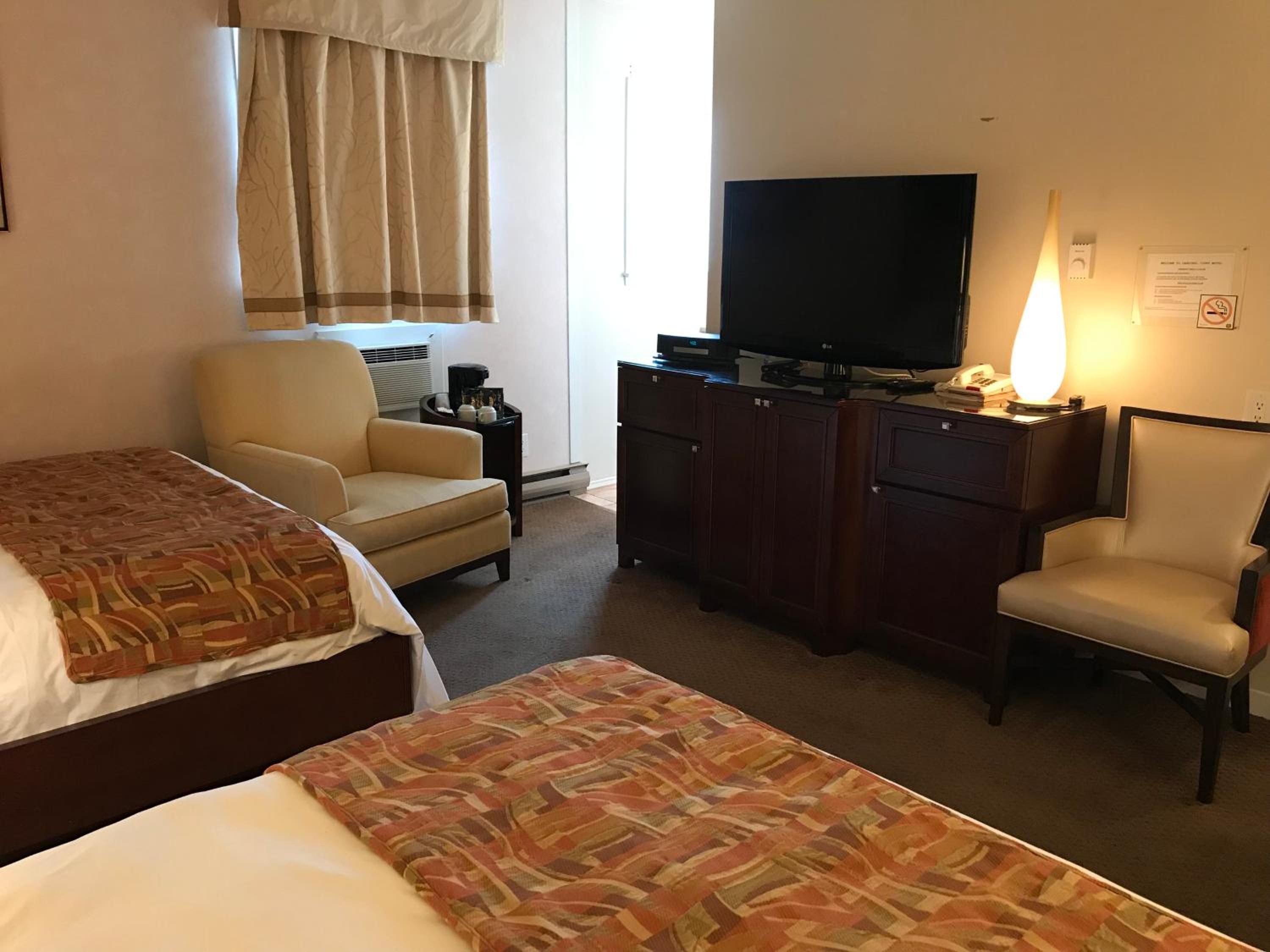 Double Room with Two Queen Beds - Photo 1