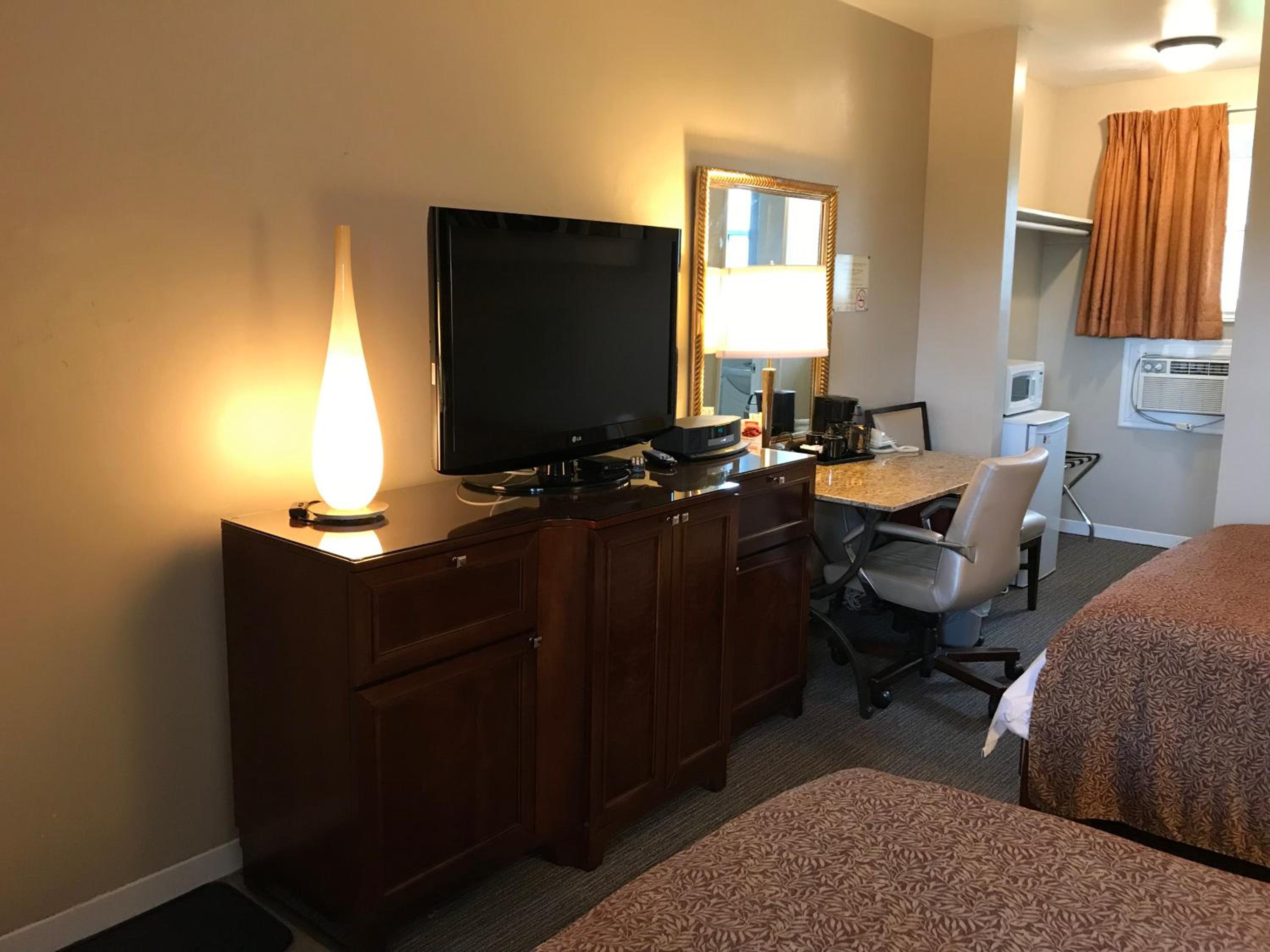 Double Room with Two Queen Beds - Photo 7