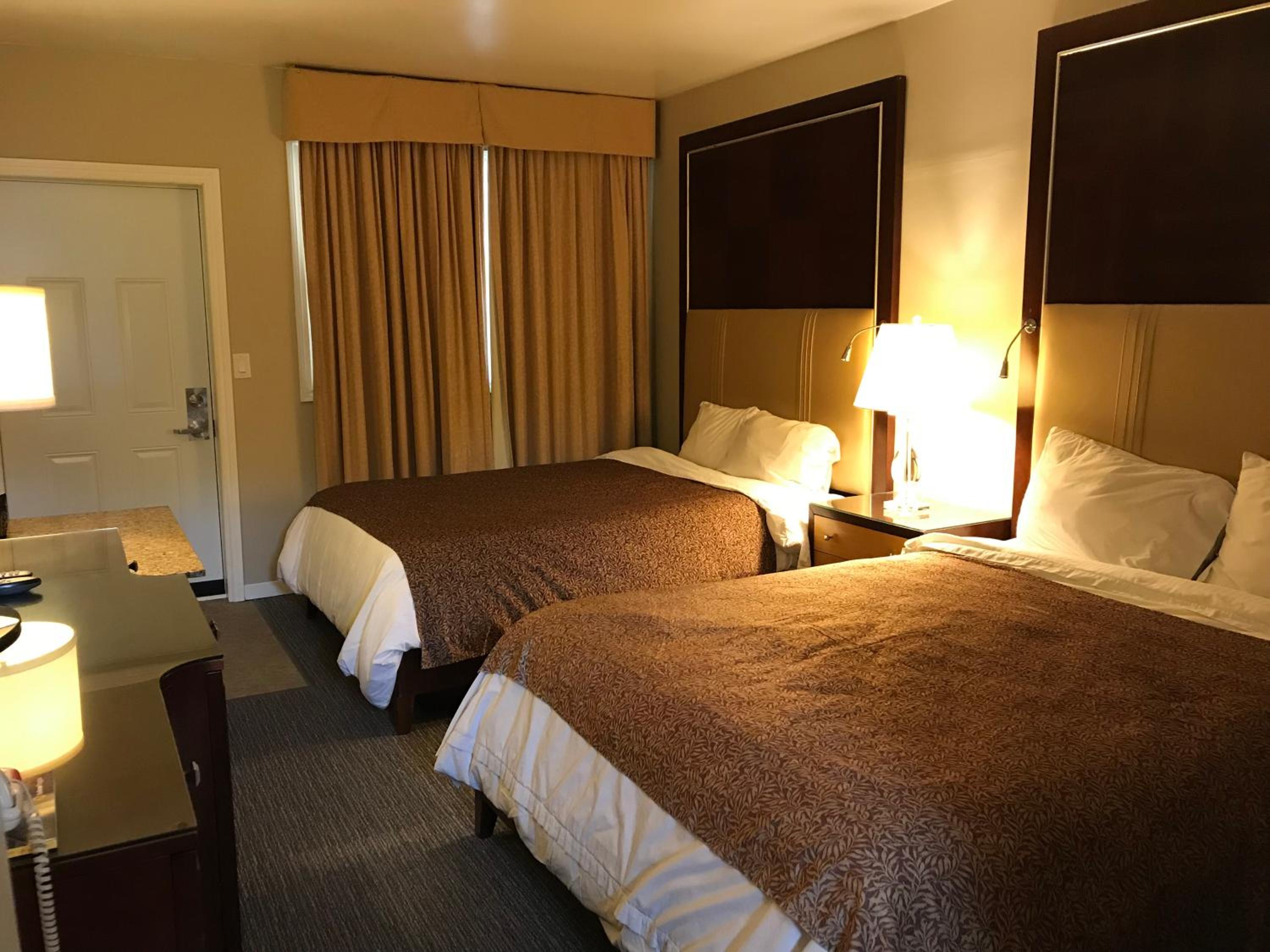 Double Room with Two Queen Beds - Photo 4