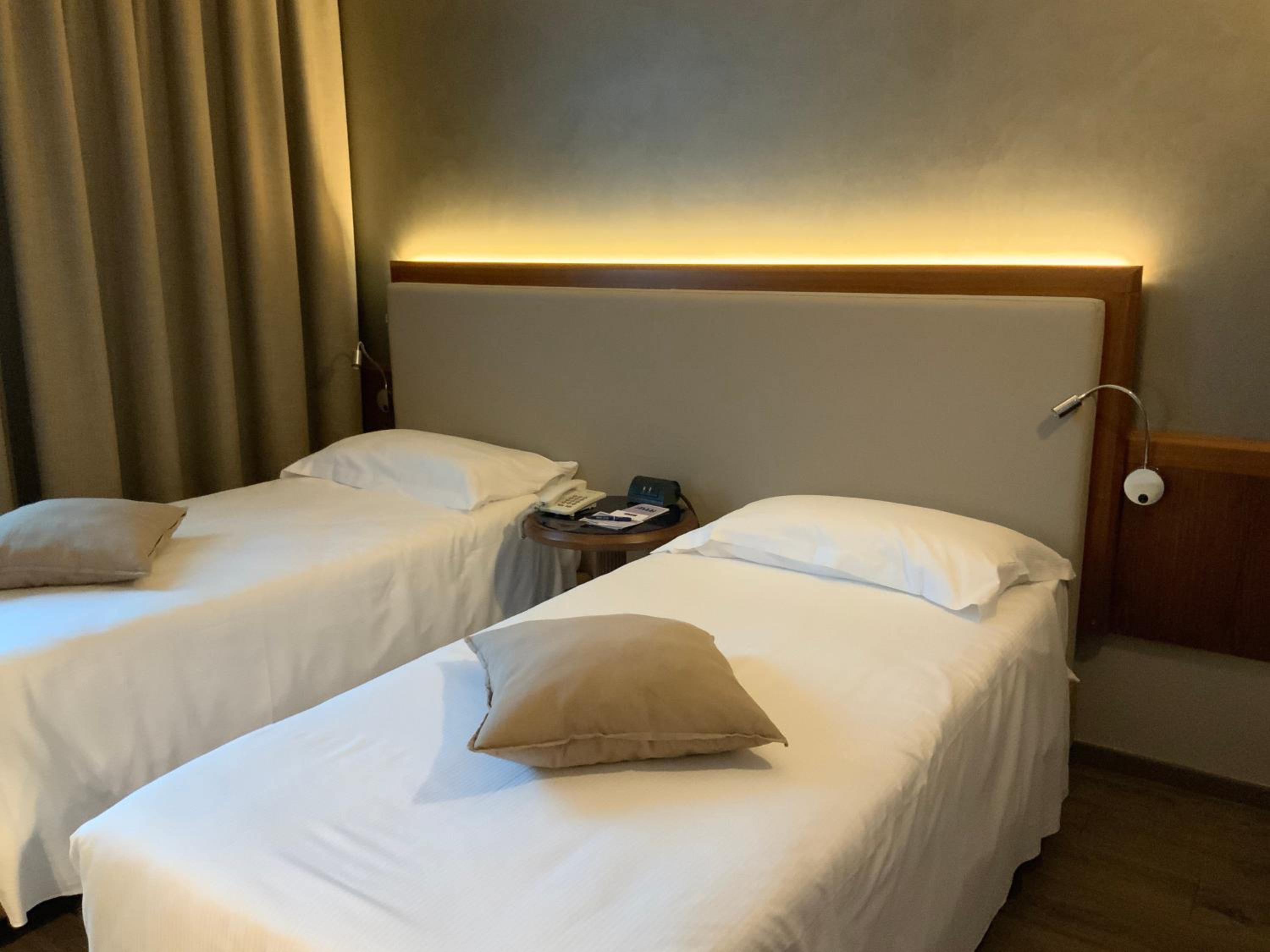 Deluxe Twin Room - Photo 20