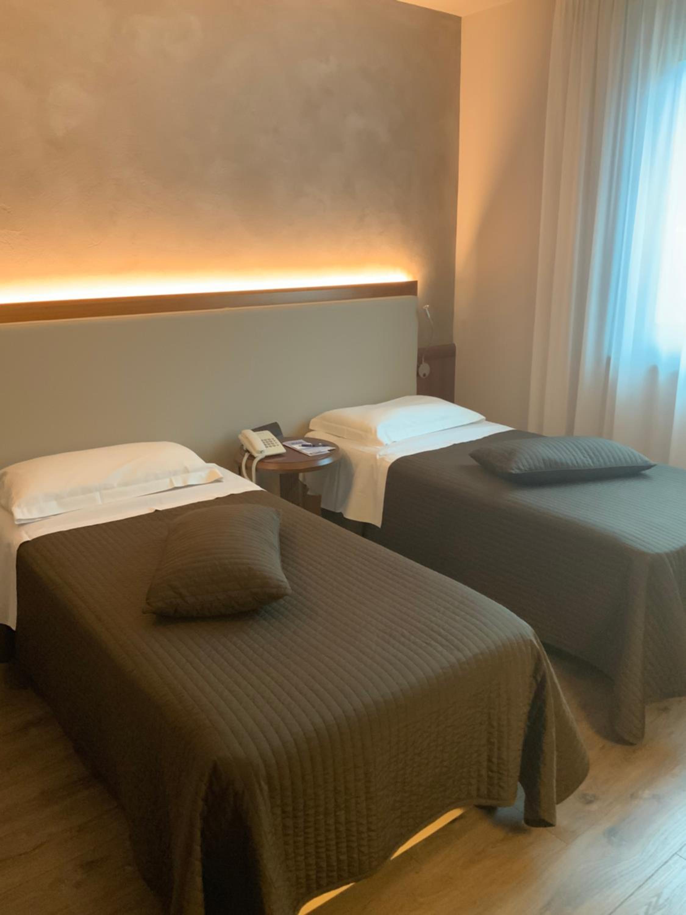 Deluxe Twin Room - Photo 25