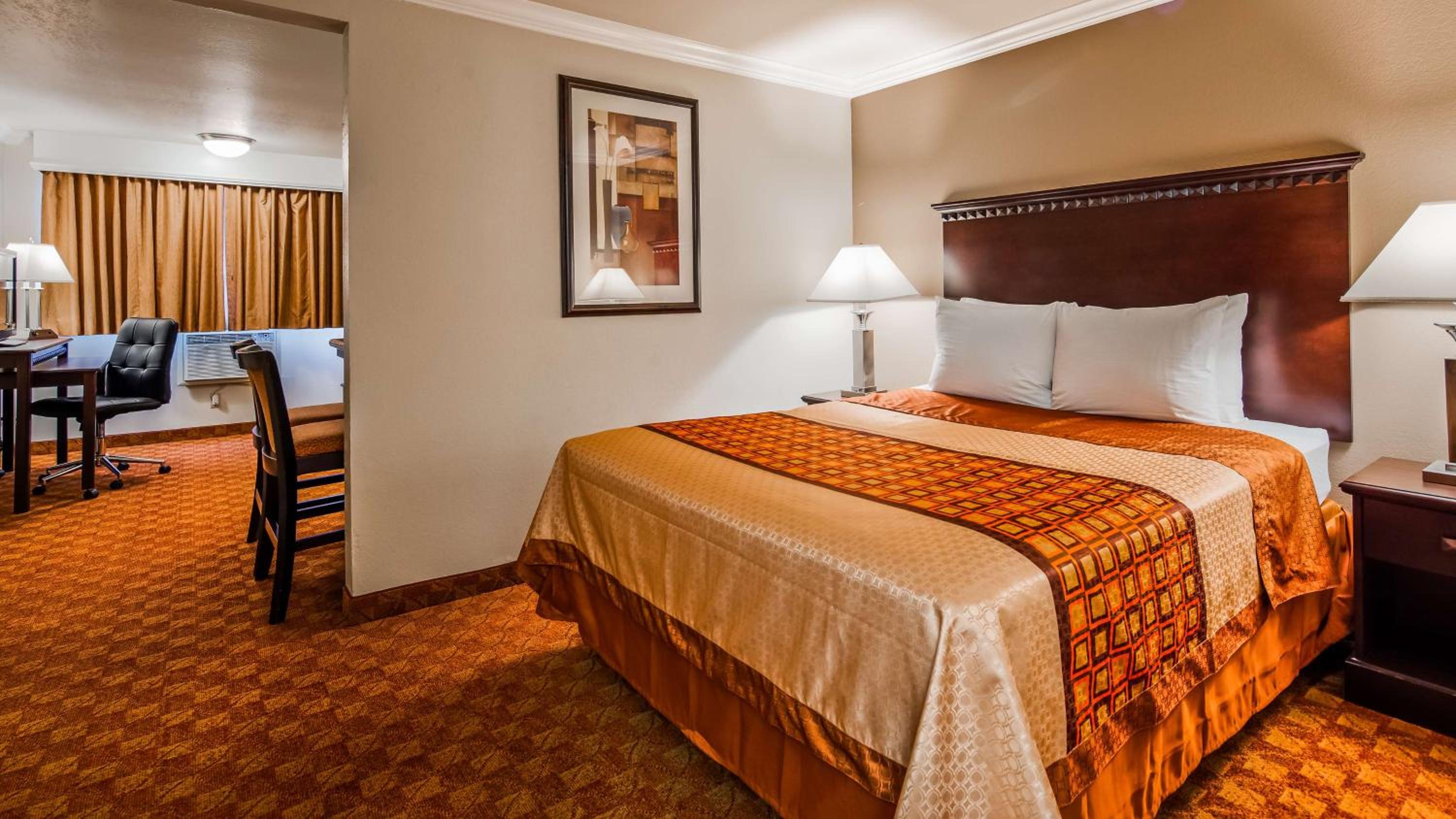 Two Room Queen Suite - Non-Smoking