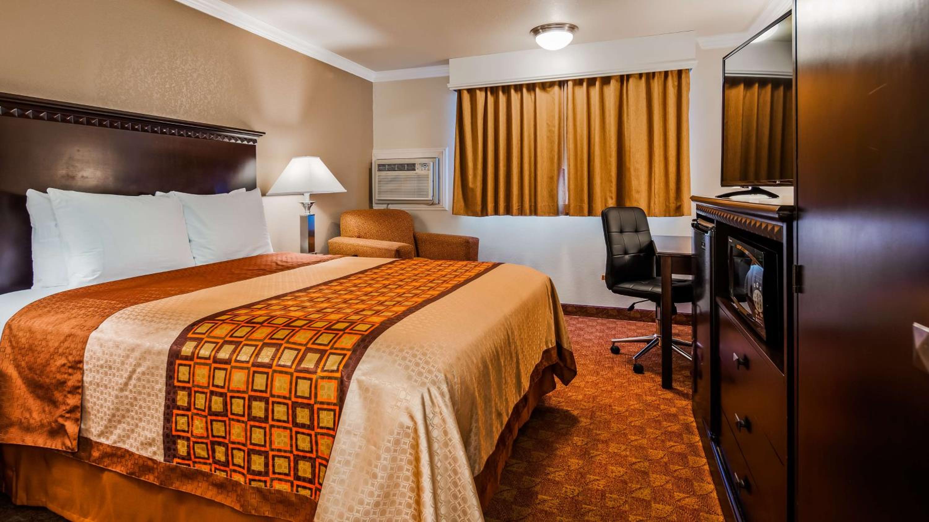 Queen Room - Non-Smoking - Photo 1