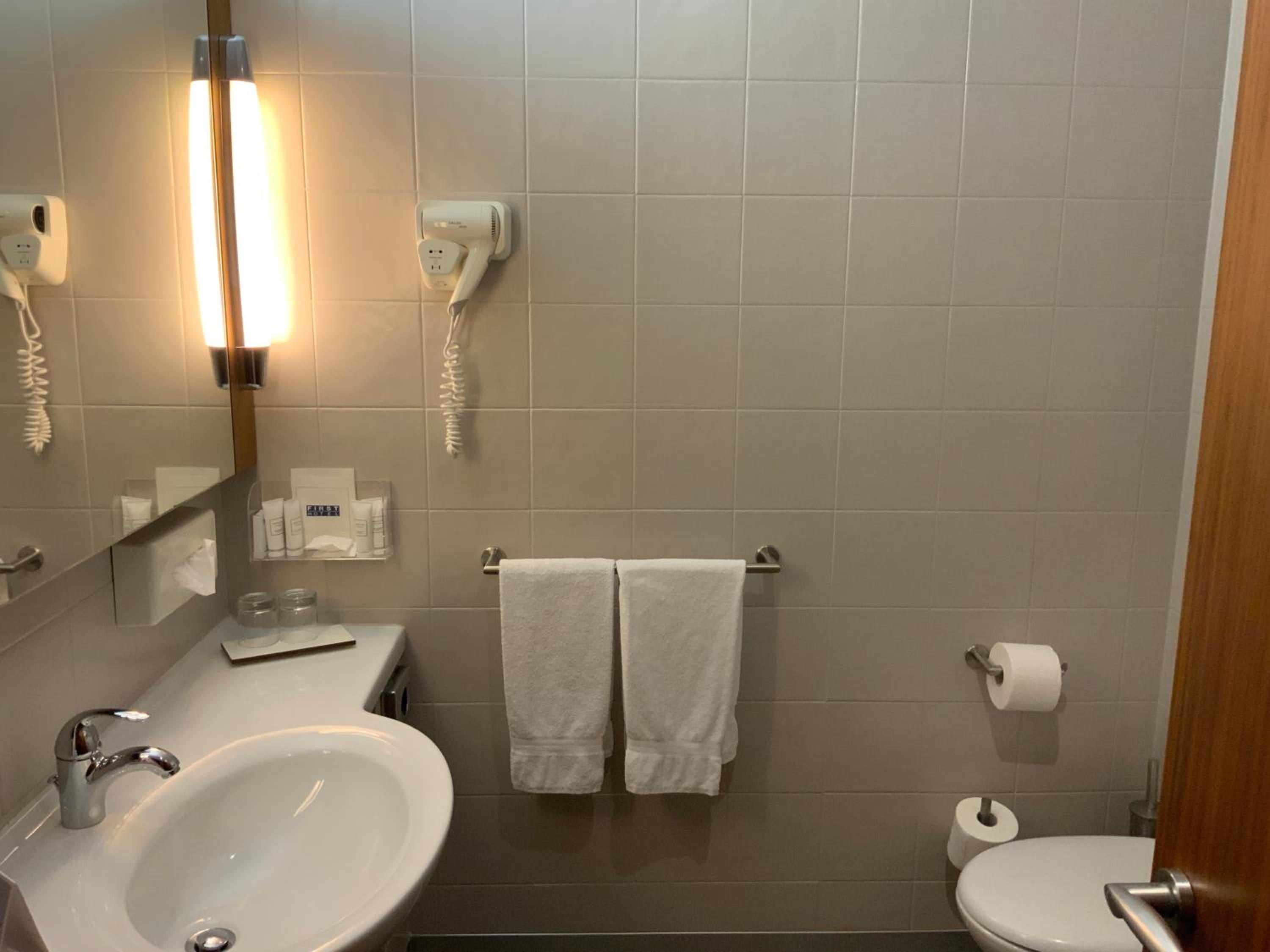 Deluxe Twin Room - Photo 13
