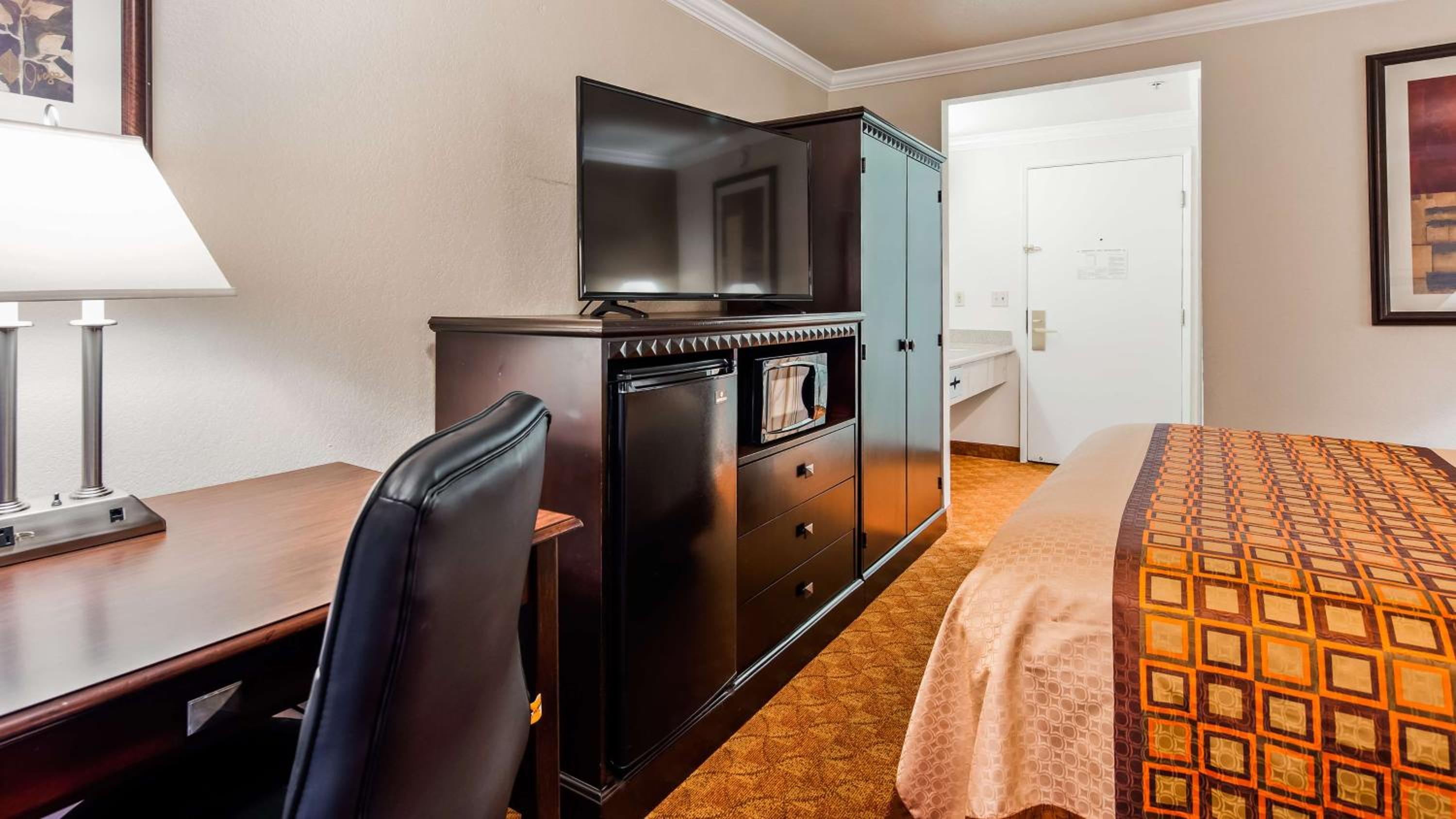 Queen Room - Non-Smoking - Photo 7