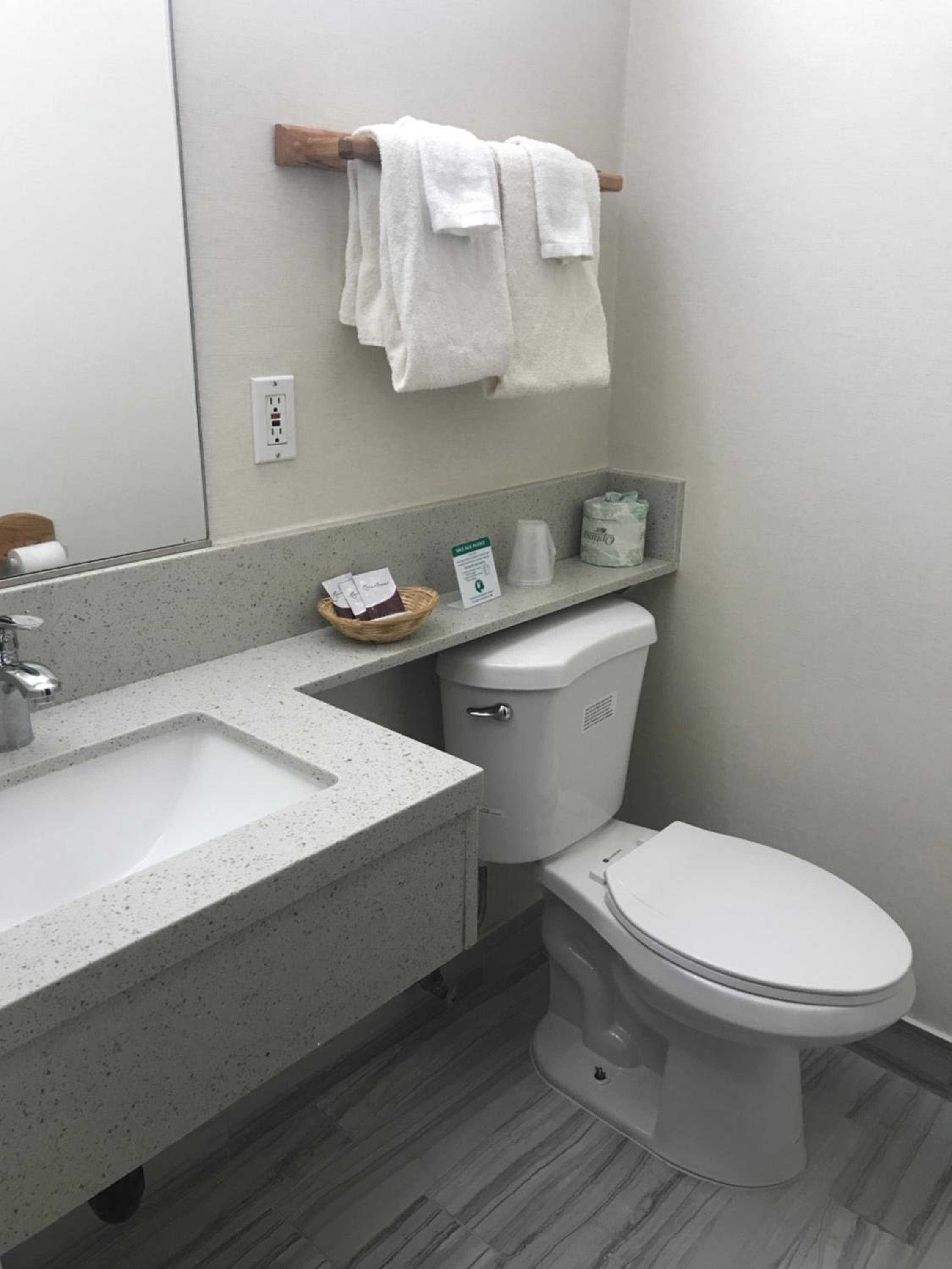 Standard King Room - Non-Smoking  - Photo 5