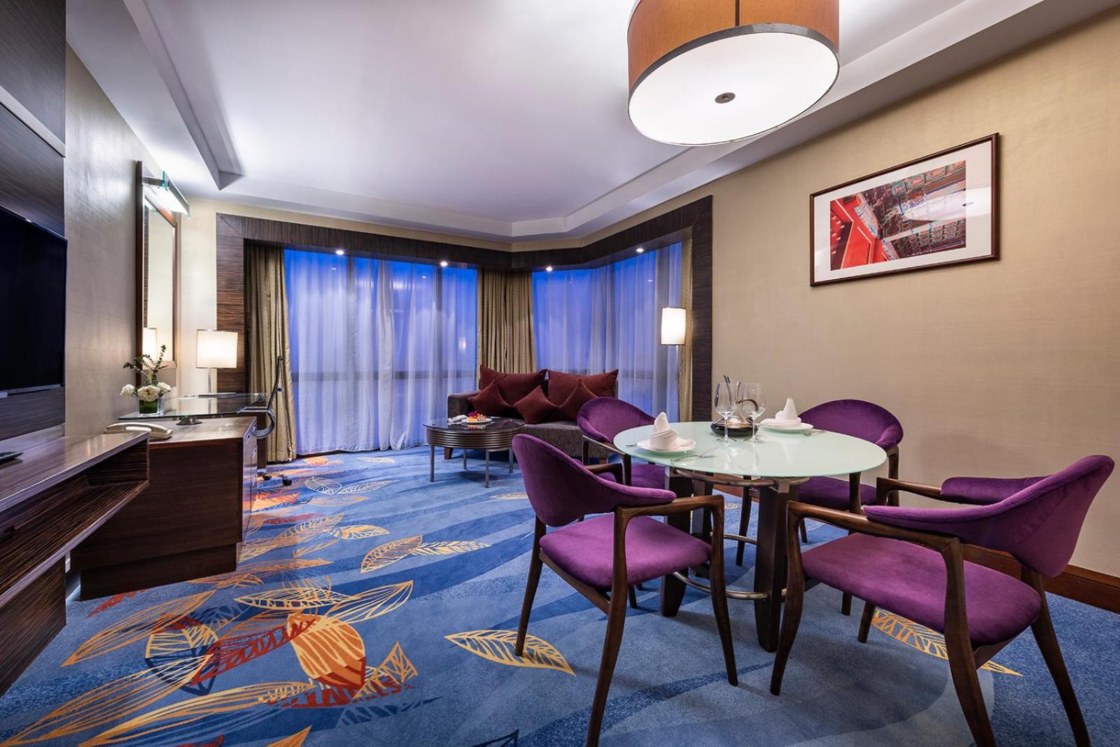 Premier Suite King photo 3