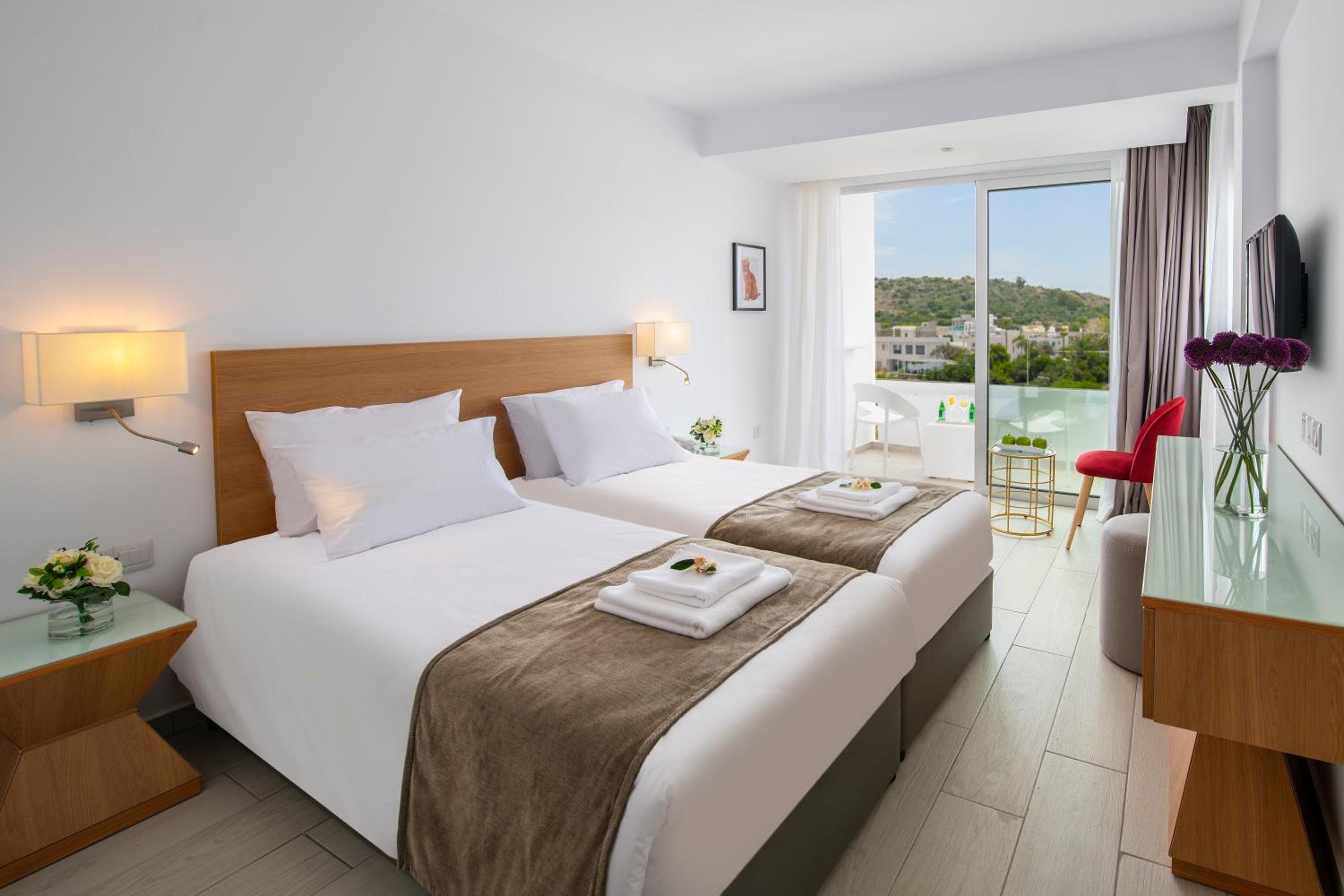 Superior Double or Twin Room with Inland View (2 Adults + 1 Child) photo 3