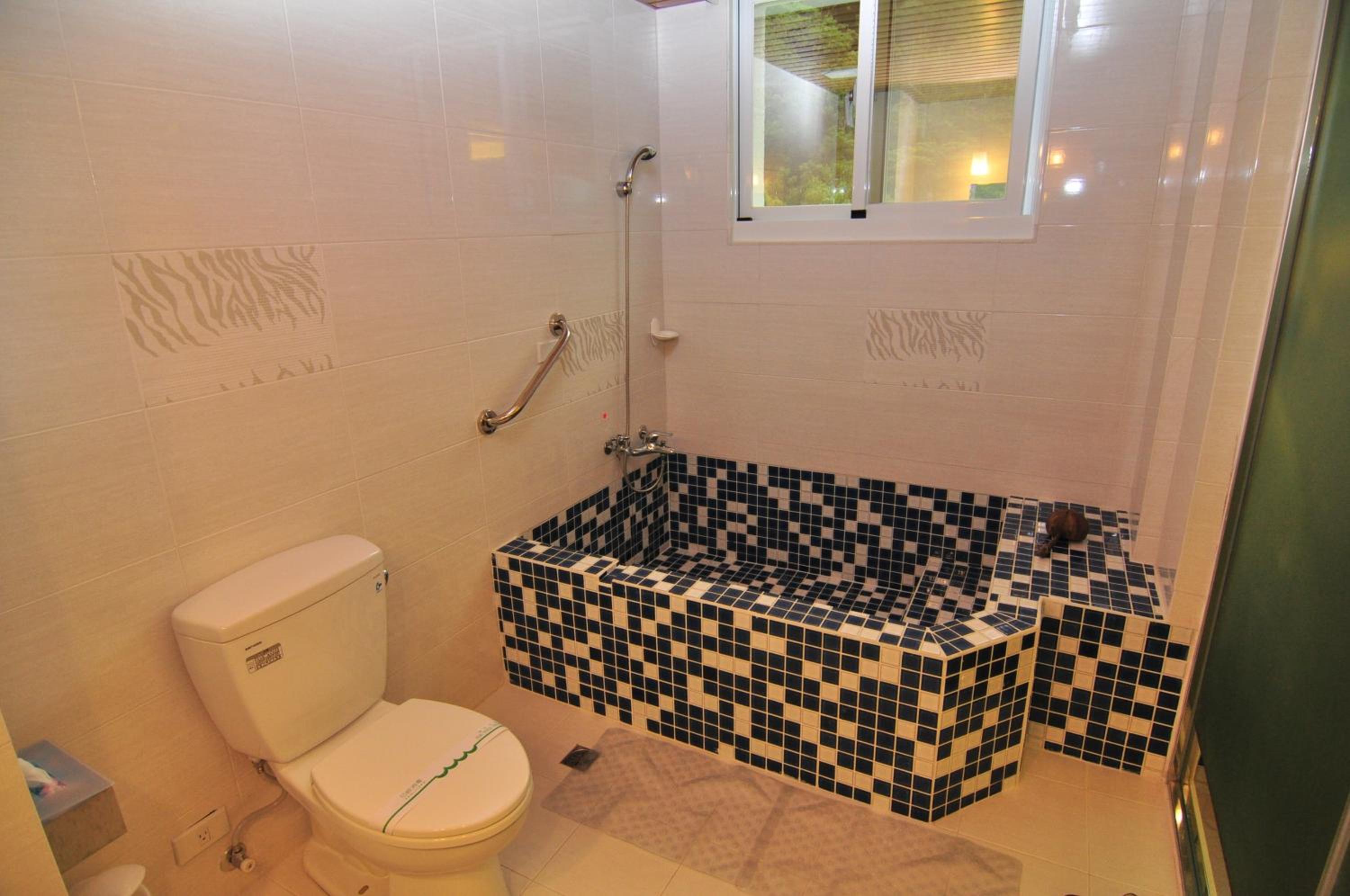 Family Room with Bath photo 3