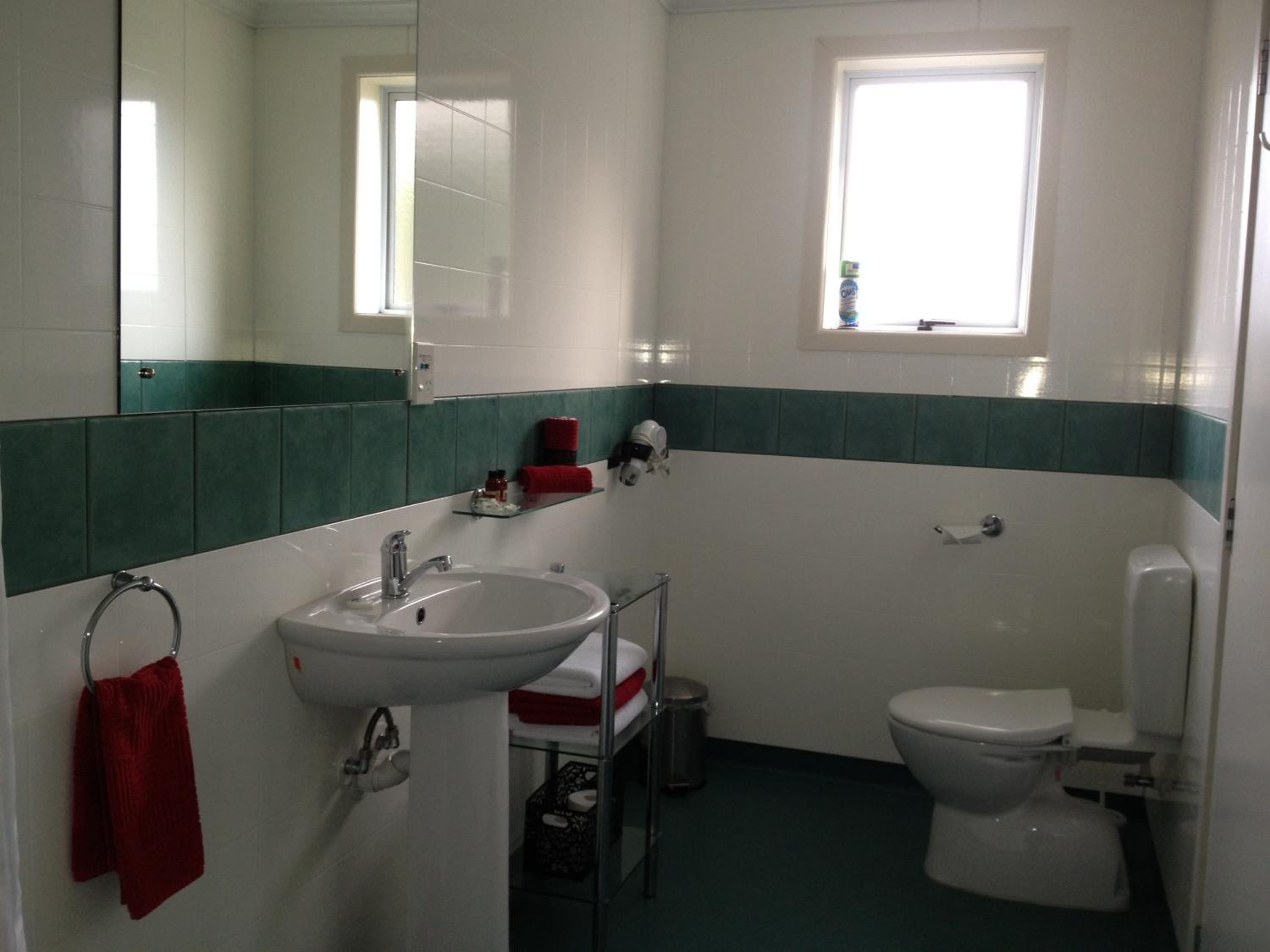 Queen with Private Bathroom photo 3