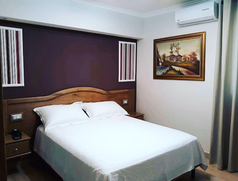 Large Double Room - Photo 1