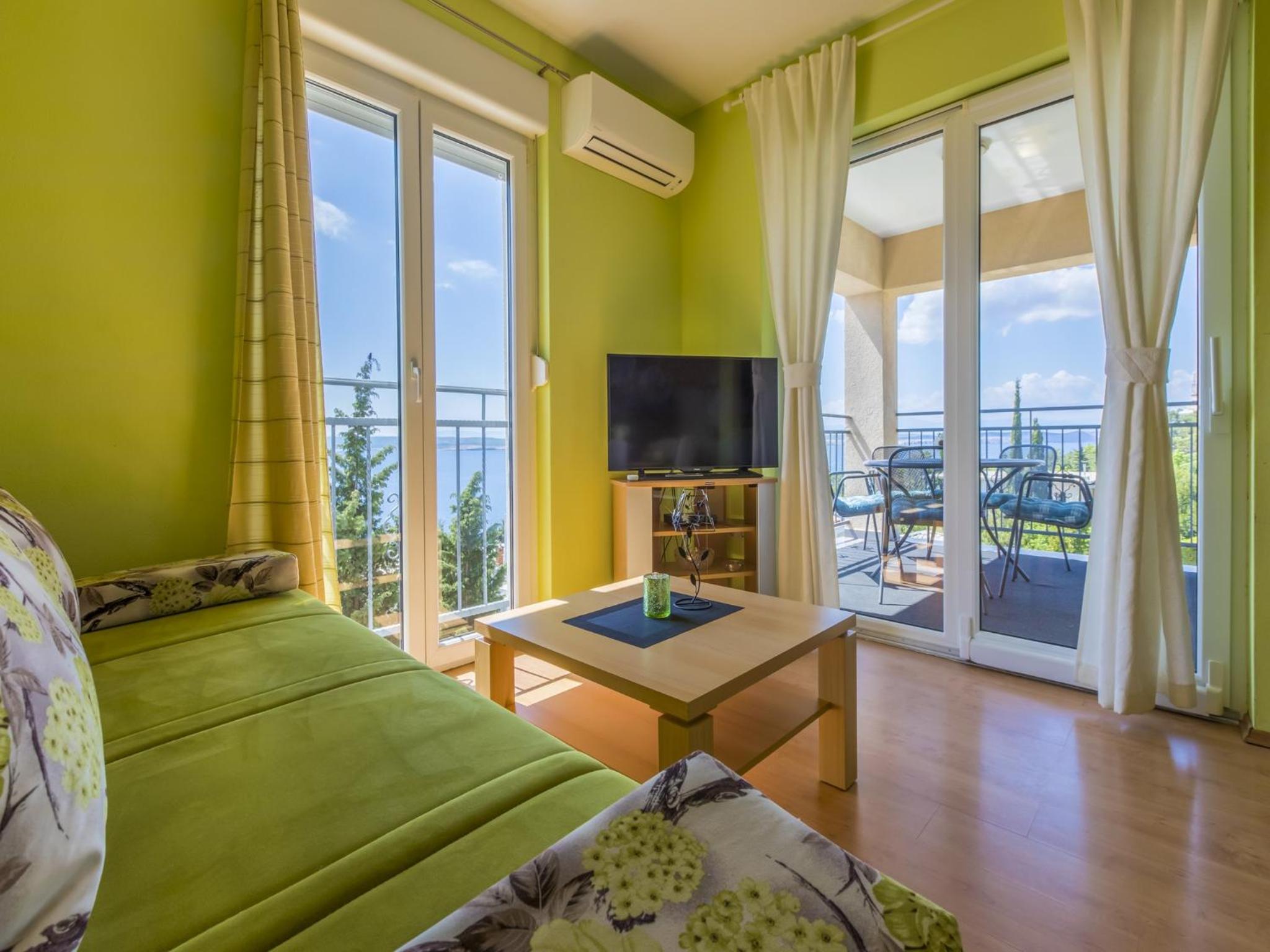 Apartment with Balcony - Photo 4