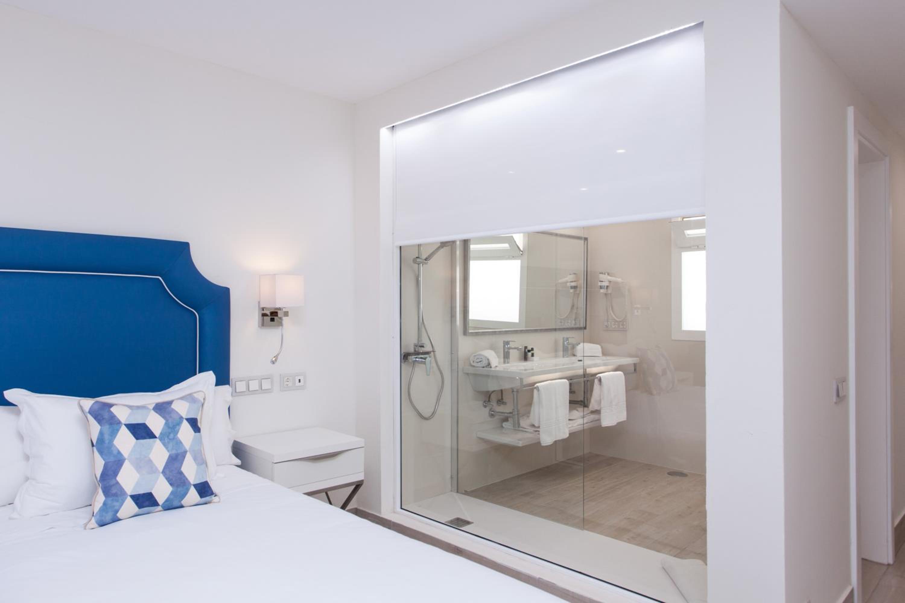 Triple Room (2 Adults + 1 Child) photo 2