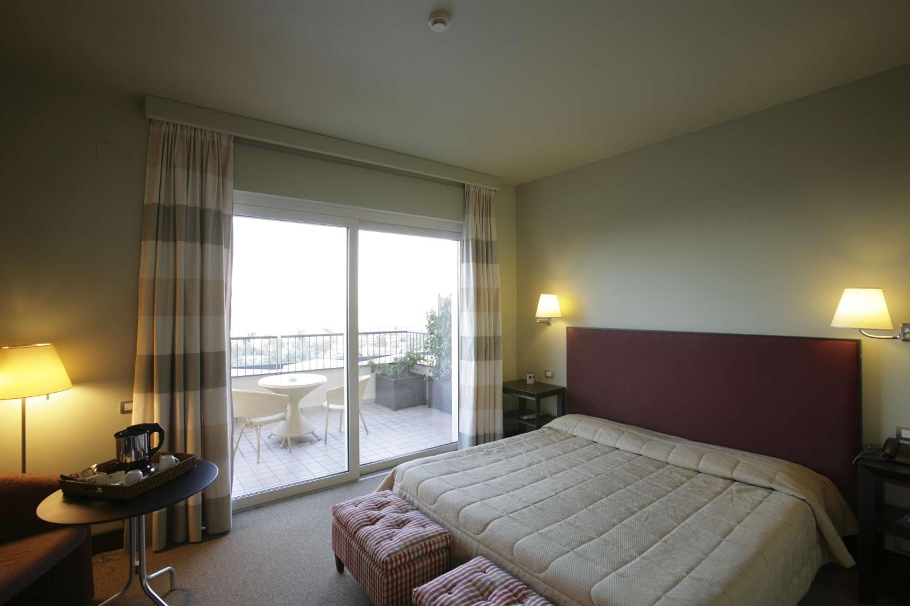 Deluxe Room - Photo 4