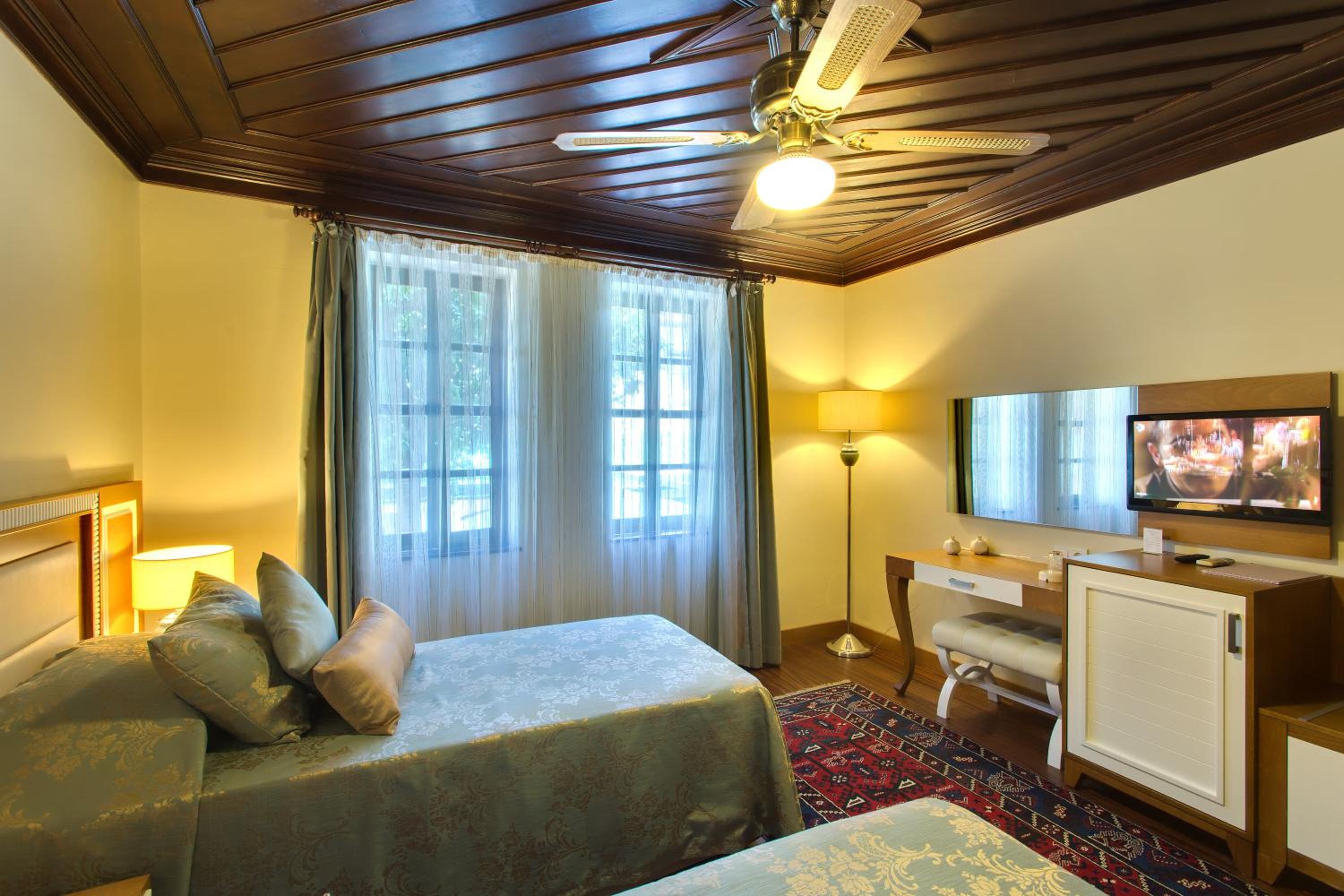 Standard Double or Twin Room thumbnail 6