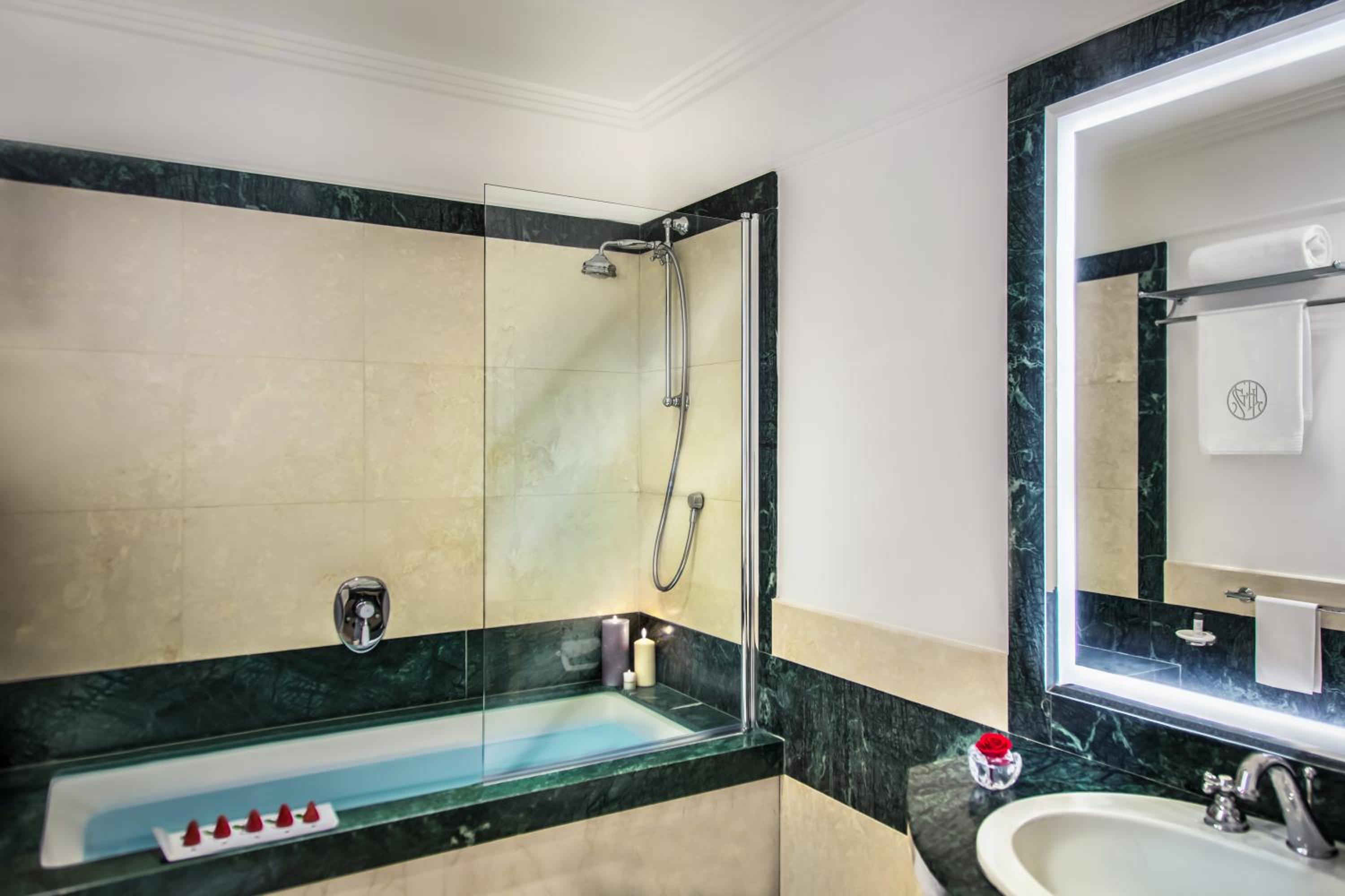 Standard Double Room - Photo 2
