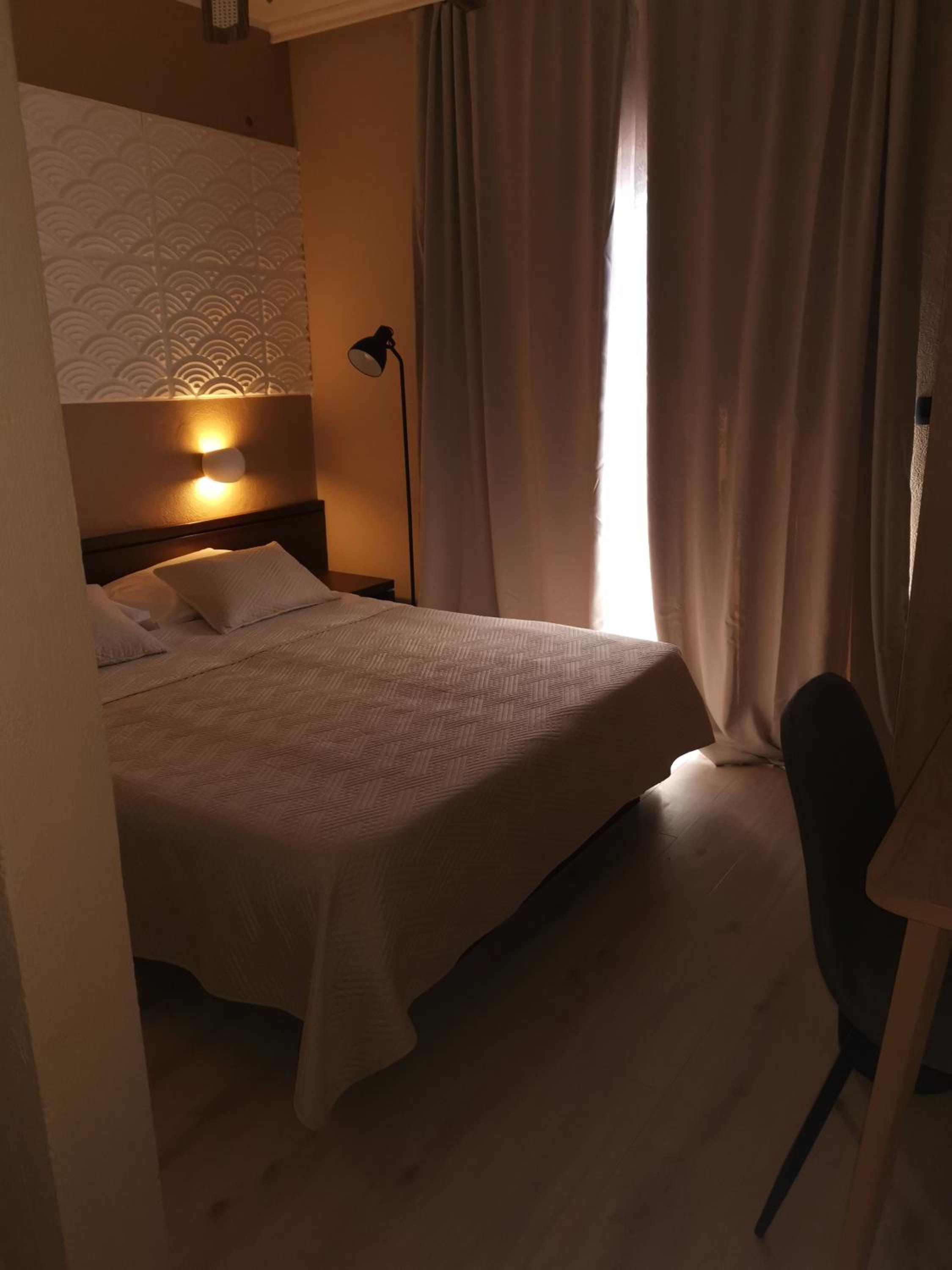Budget Double Room with Balcony photo 3