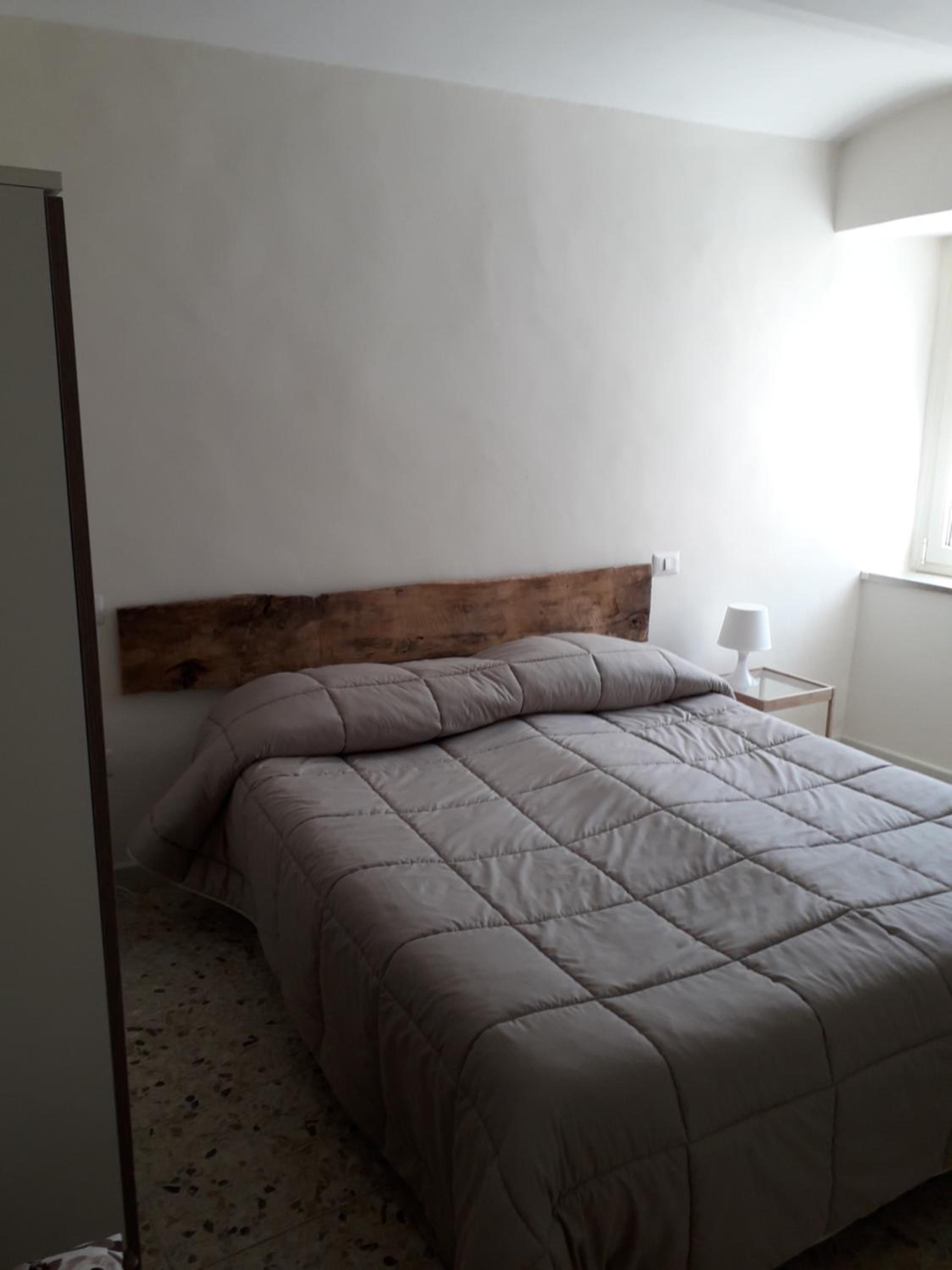 Standard King Room - Photo 14