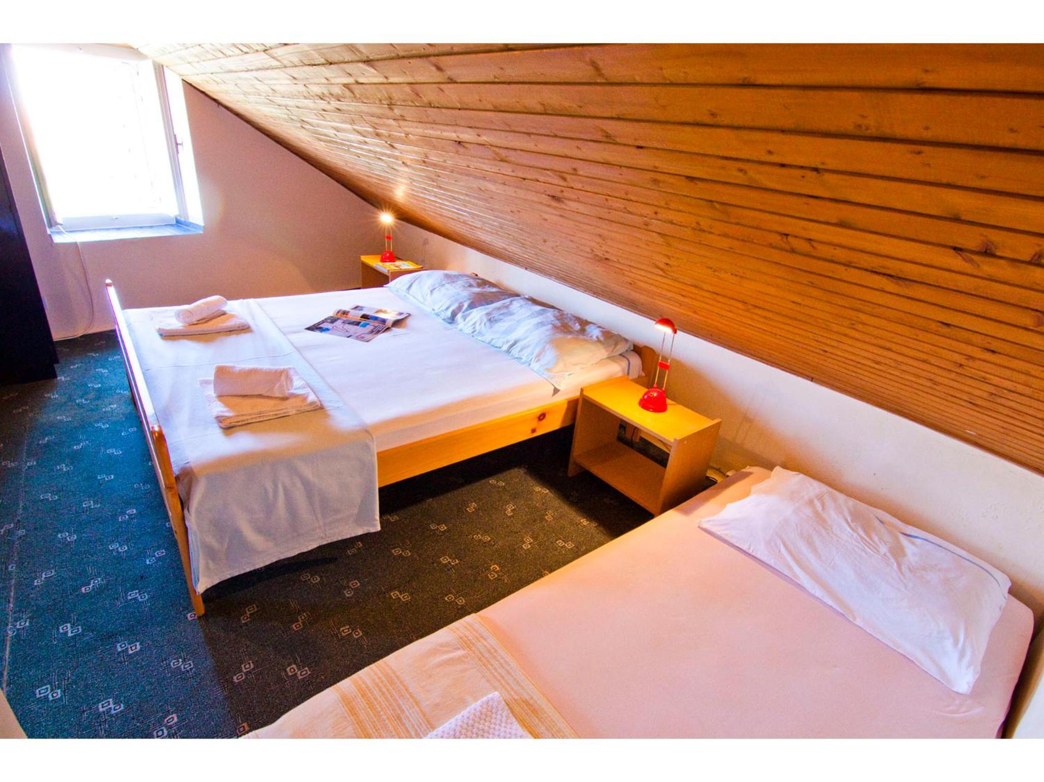 Quadruple Room - Photo 8