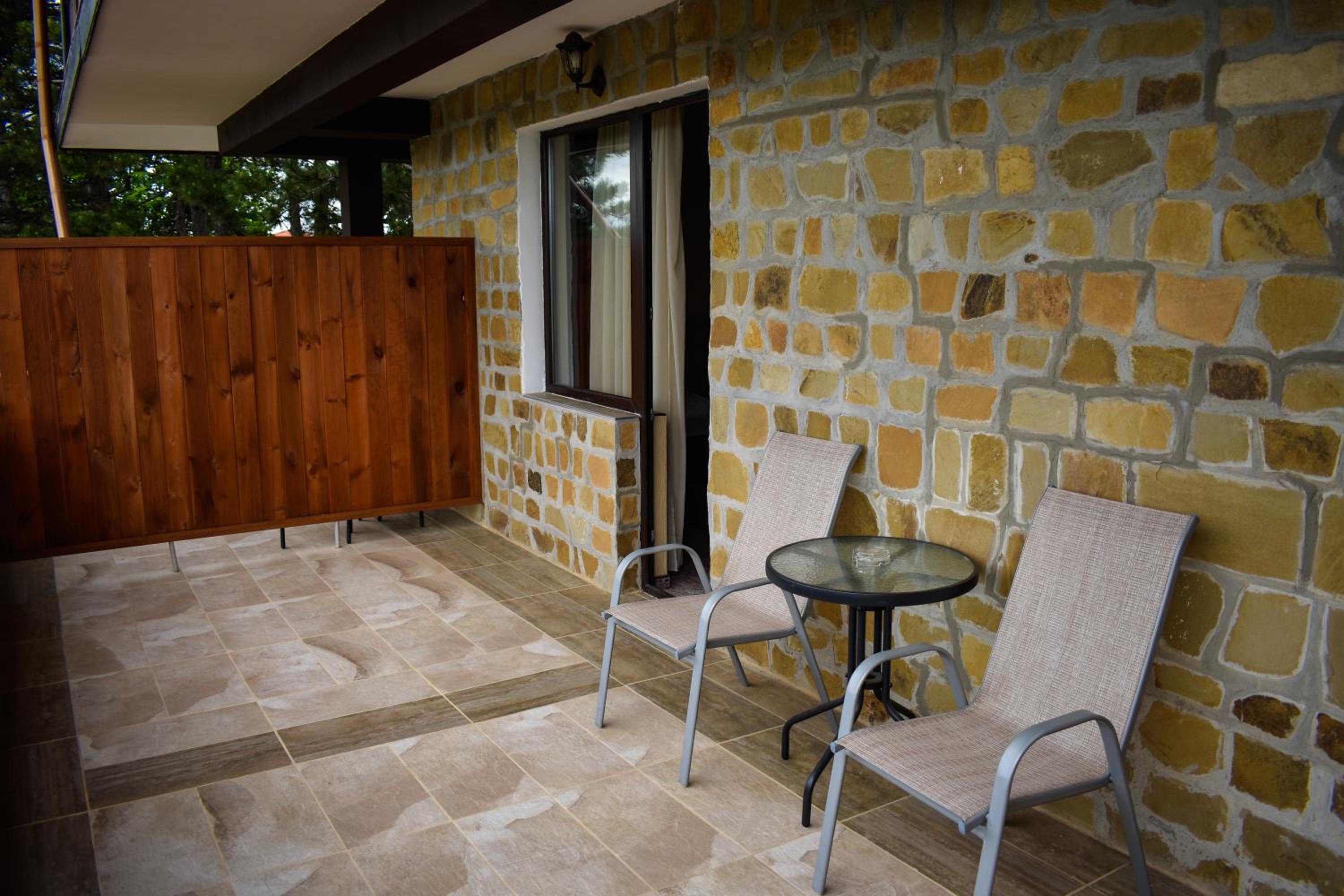 Deluxe Double or Twin Room with City or Mountain View - Photo 12