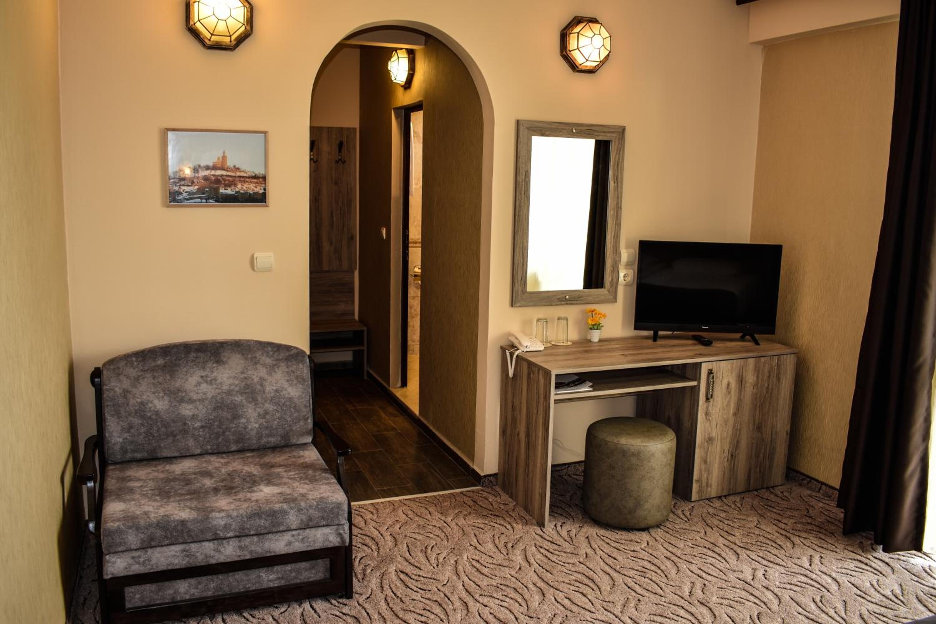Deluxe Double or Twin Room with City or Mountain View - Photo 6