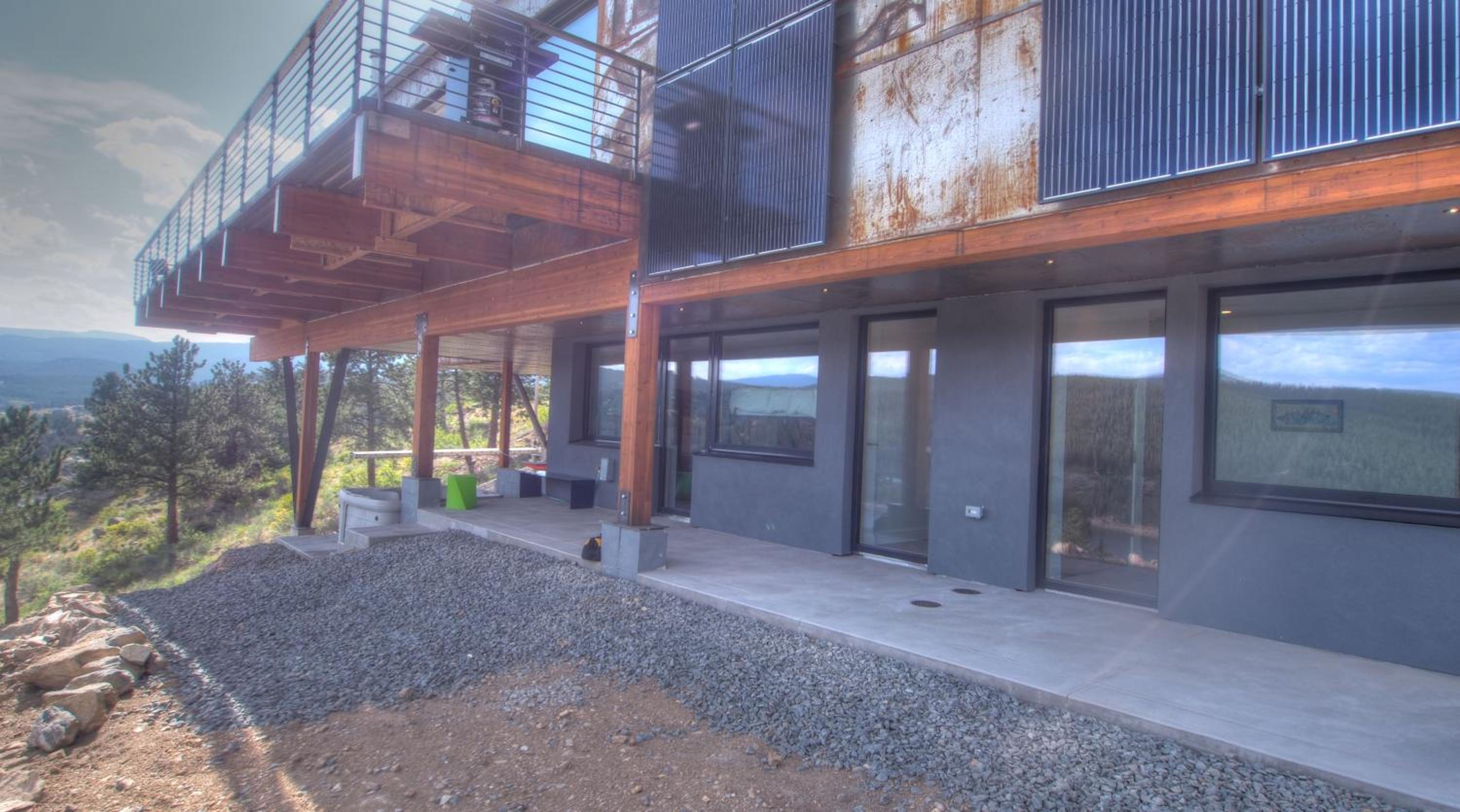 Three-Bedroom House photo 3