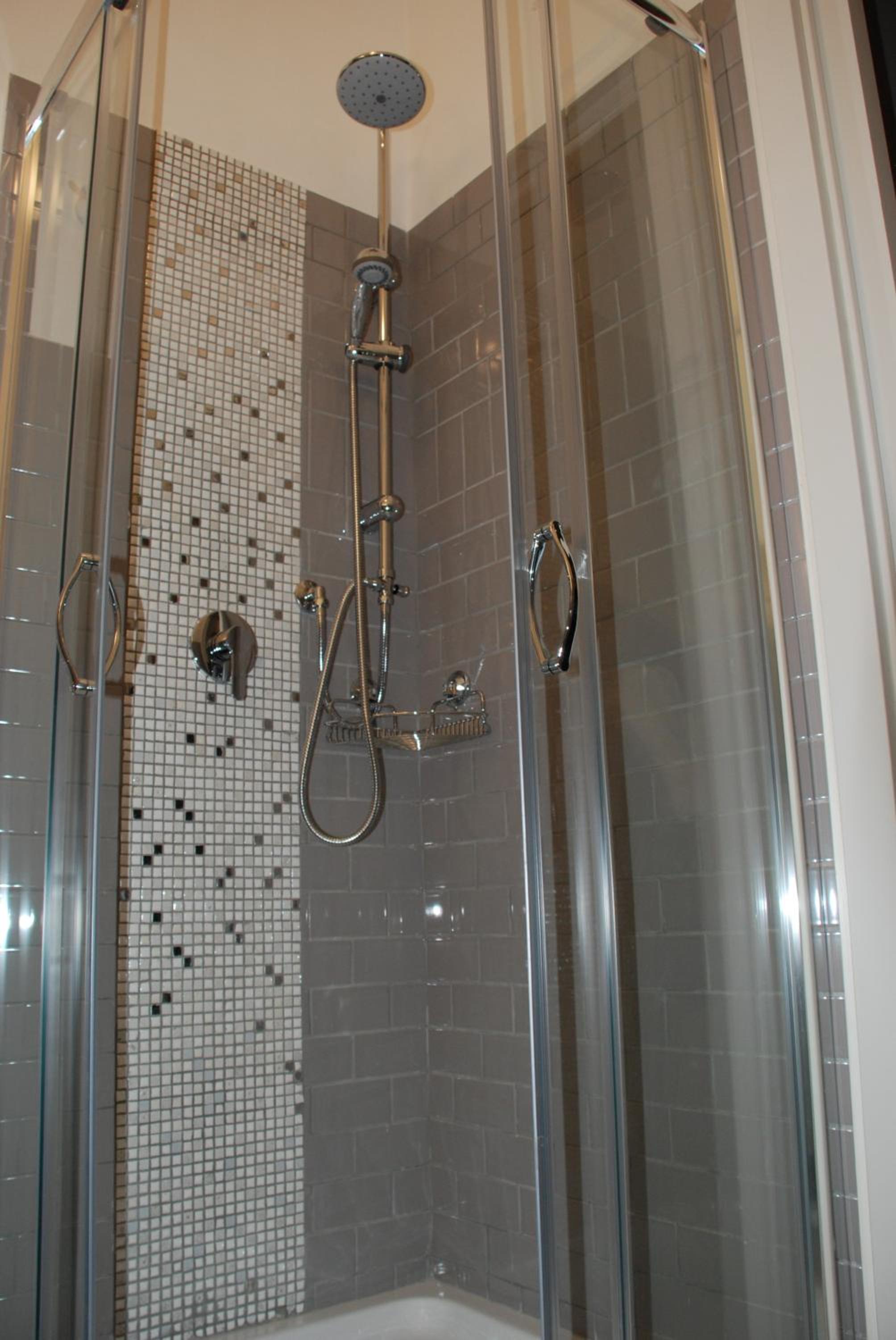 Double Room with Private Bathroom - Photo 22