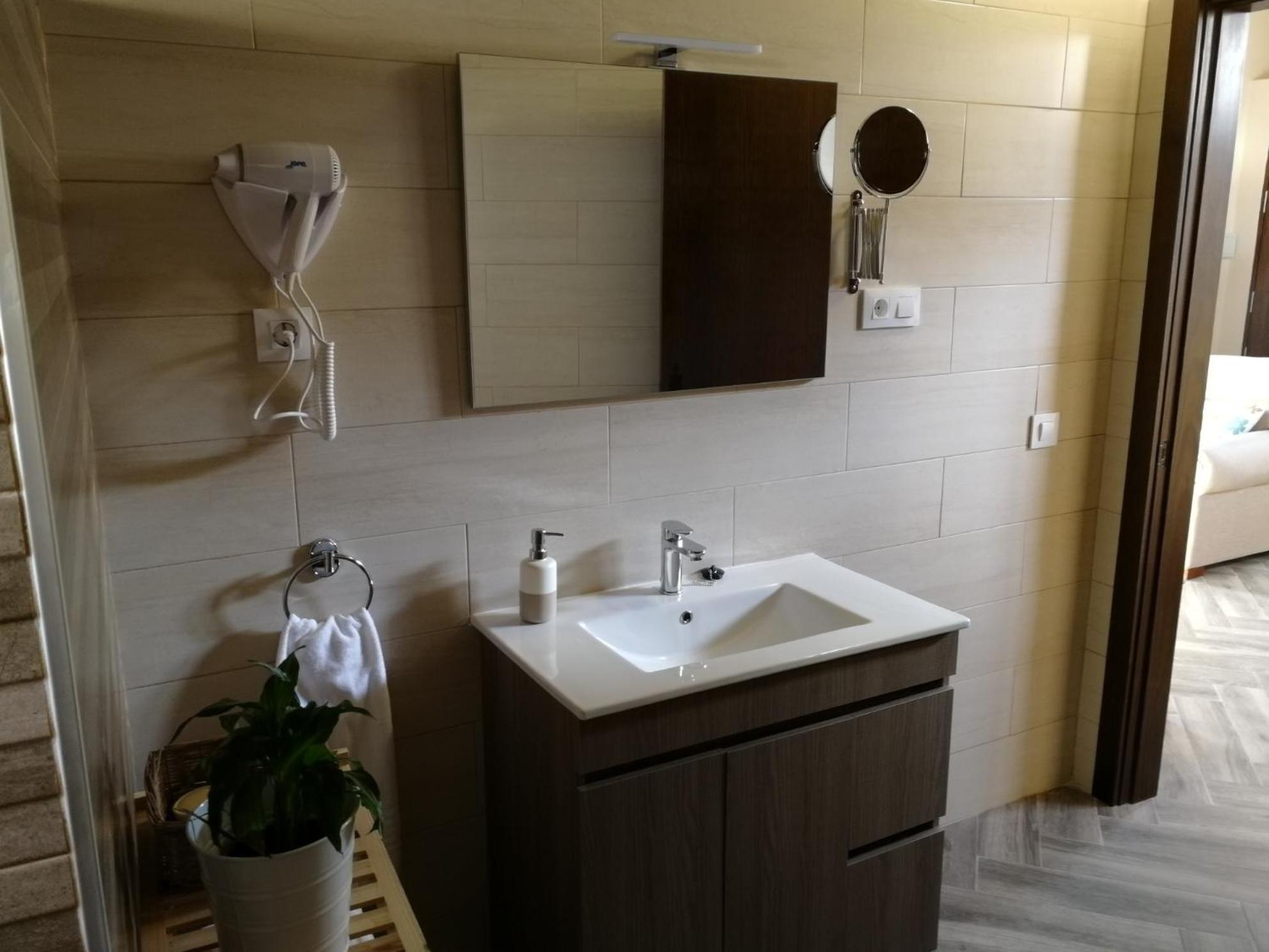 One-Bedroom Apartment - Photo 6