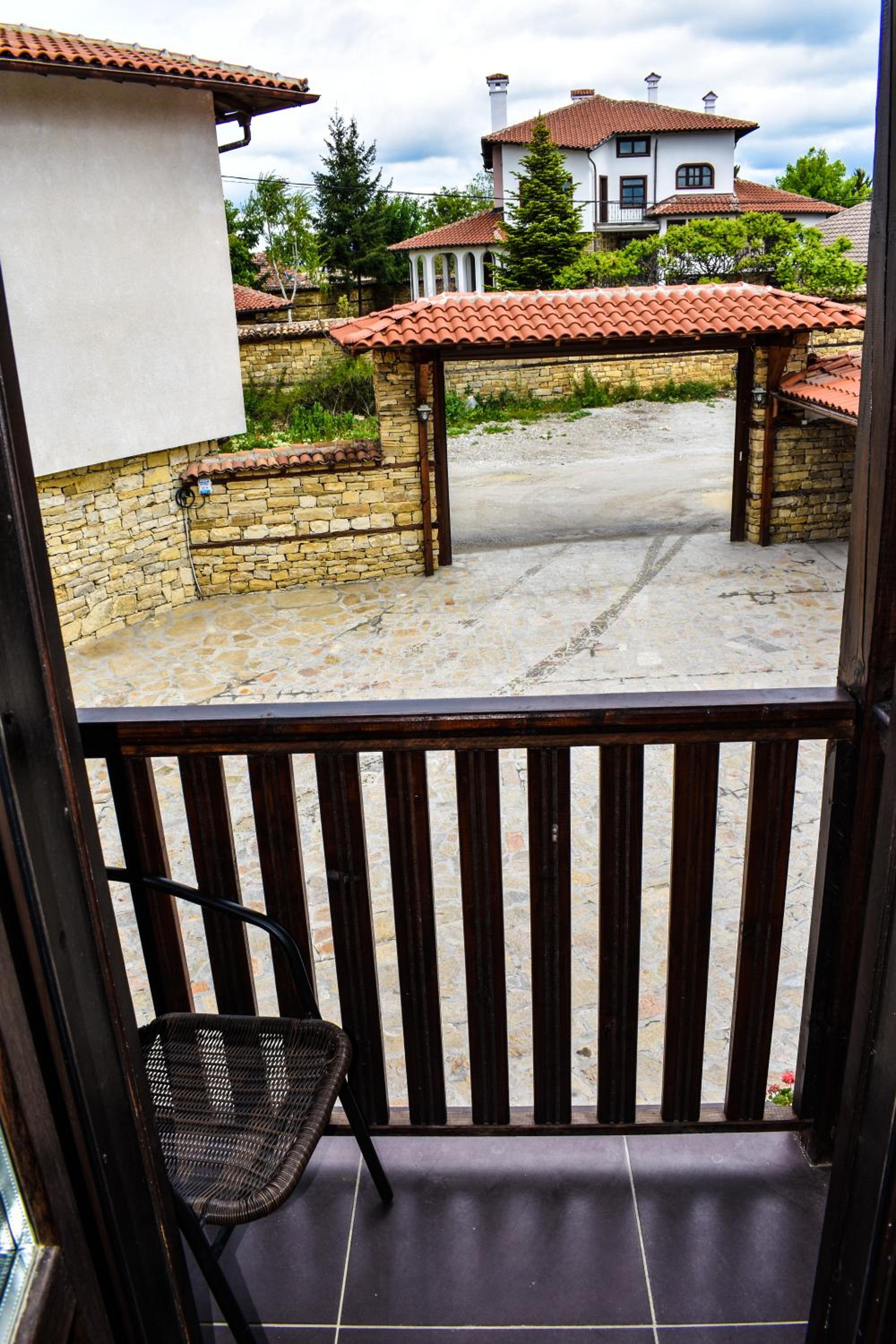 Double Room with Balcony - Photo 4