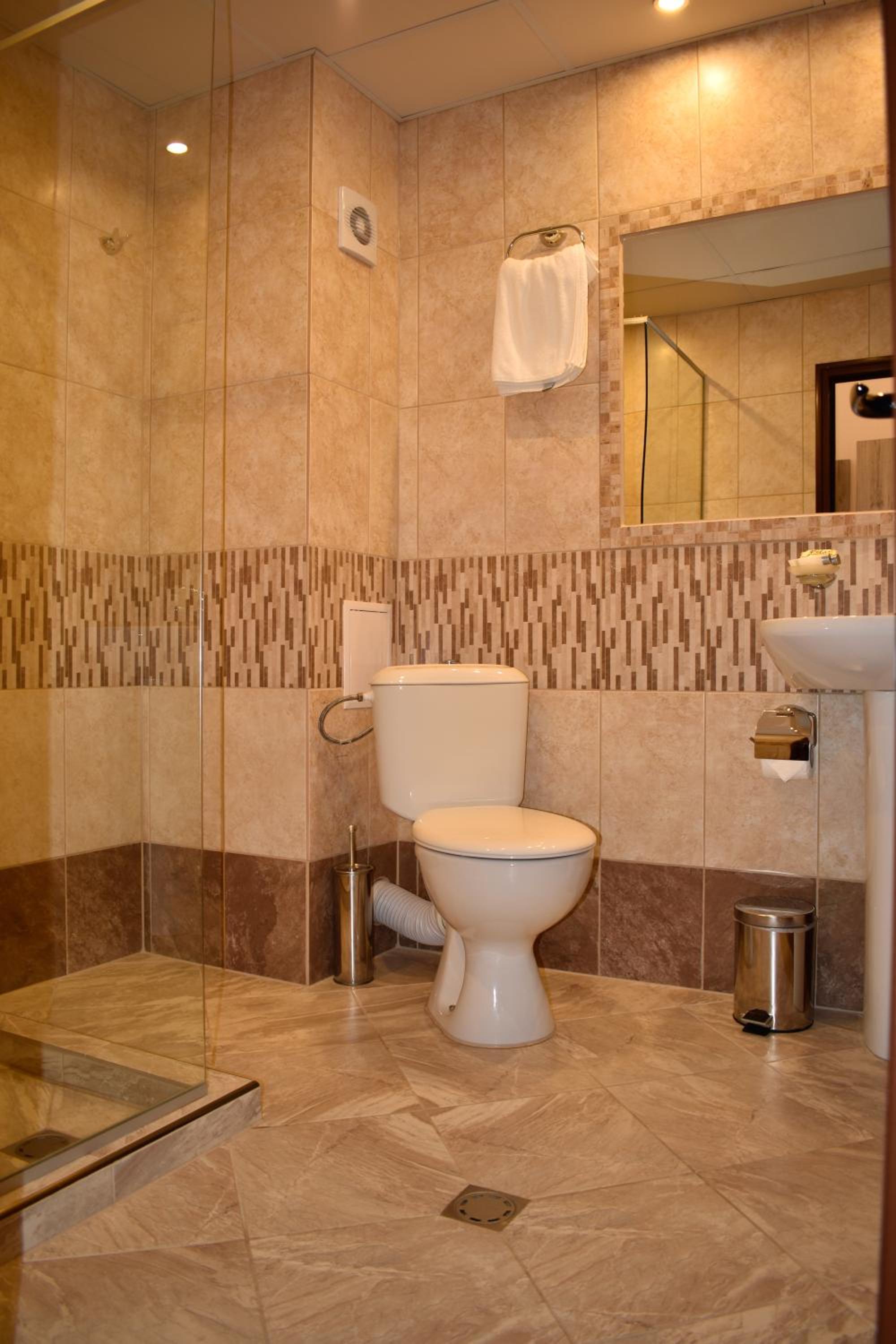 Double Room with Balcony - Photo 3